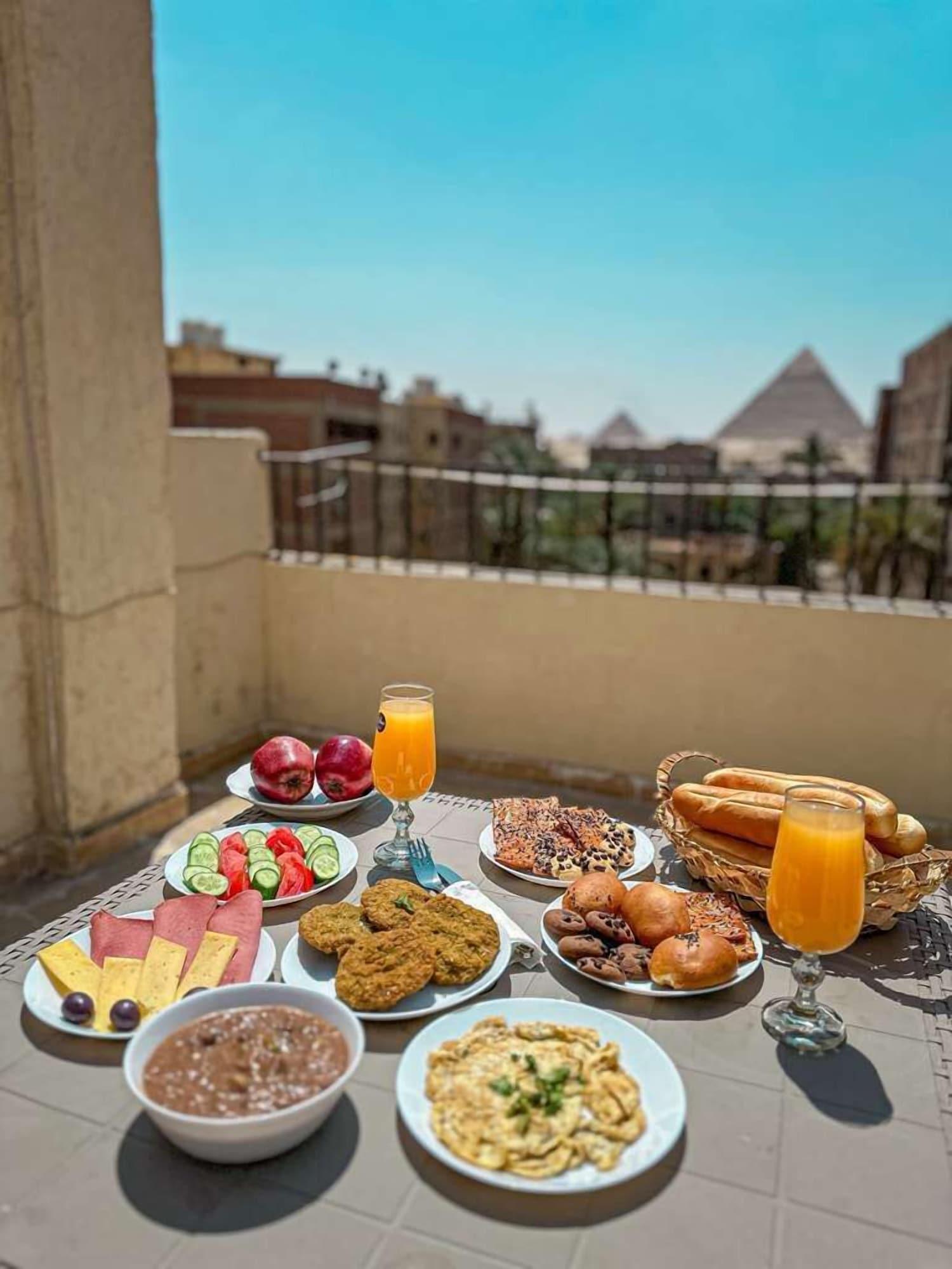 Restaurant Pyramids Gold Sand INN