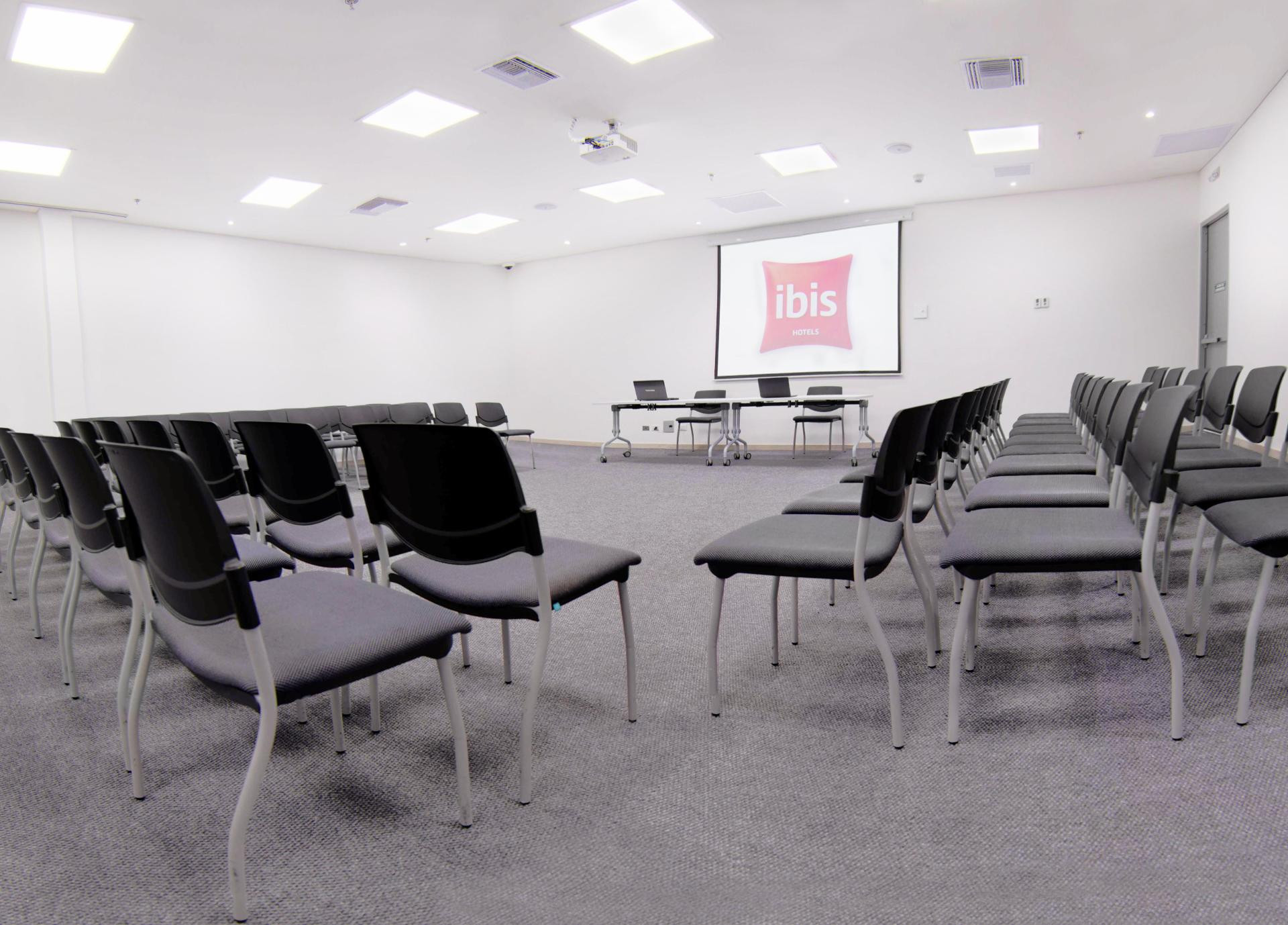 Sala de Reuniones Hotel Ibis apartadó