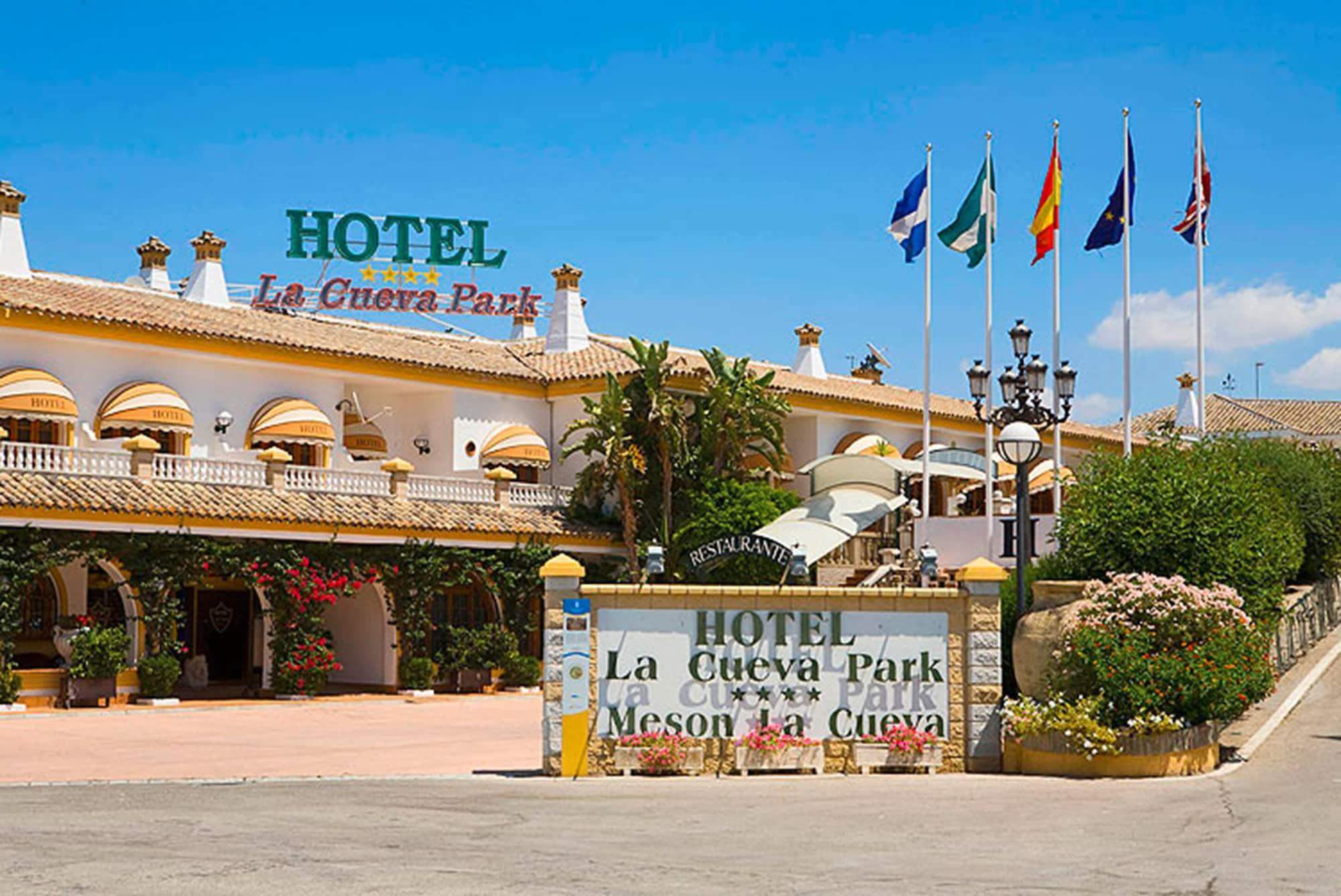 Vista Exterior La Cueva Park