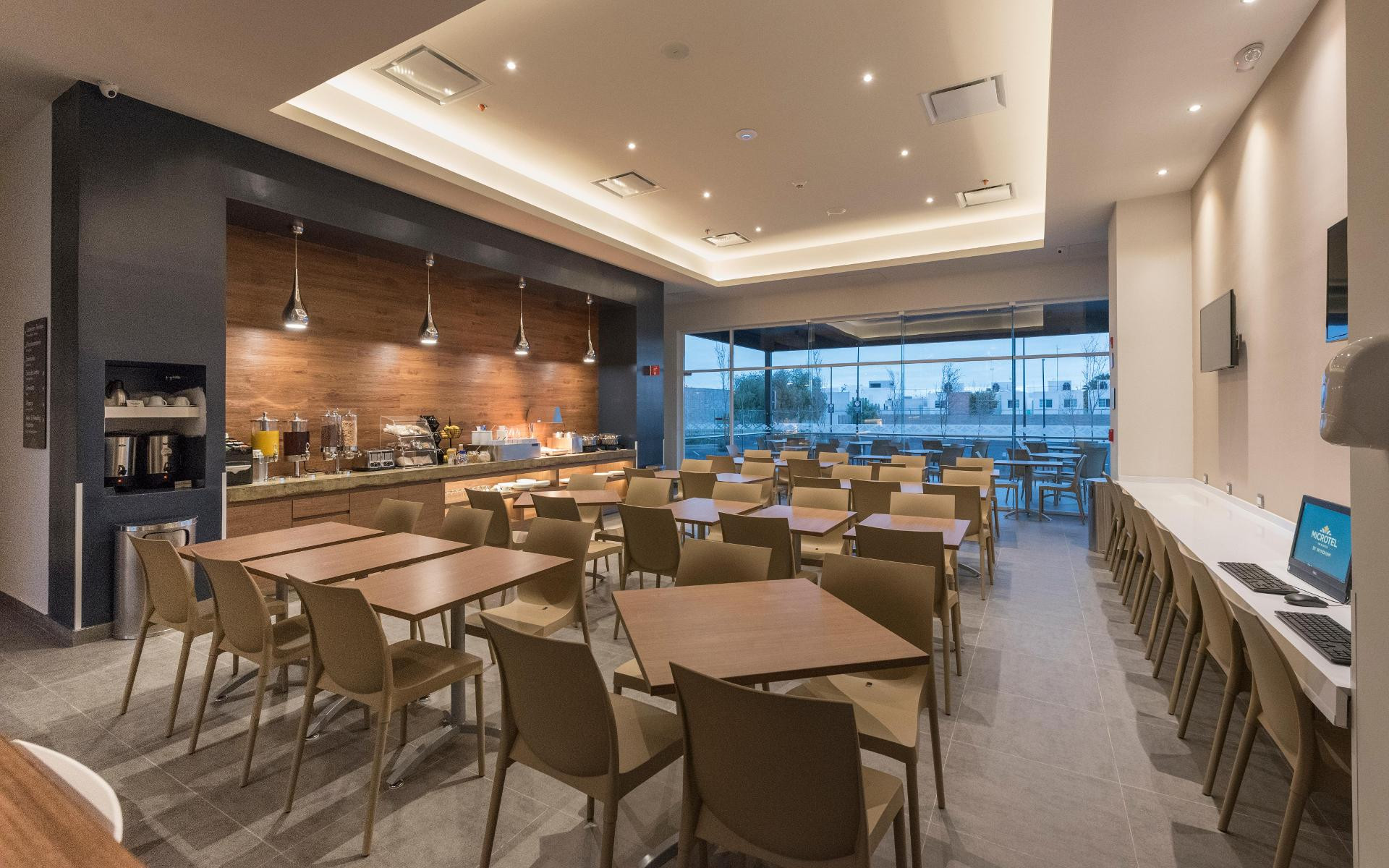 Restaurant Microtel Irapuato By Wyndham