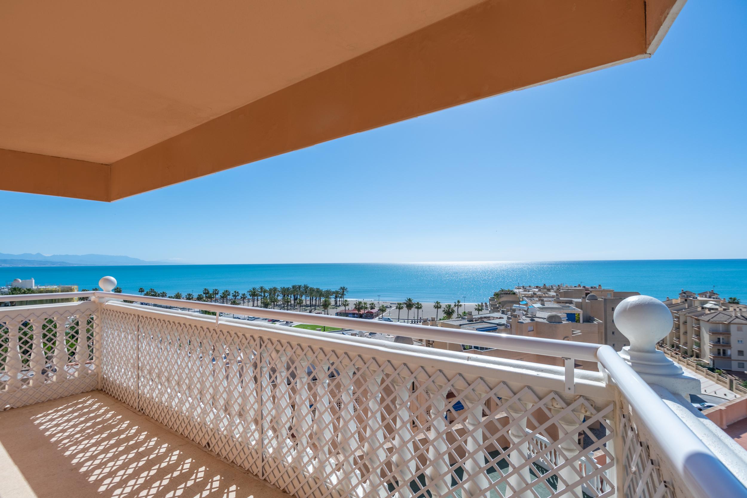 Playa Hotel Parasol by Dorobe