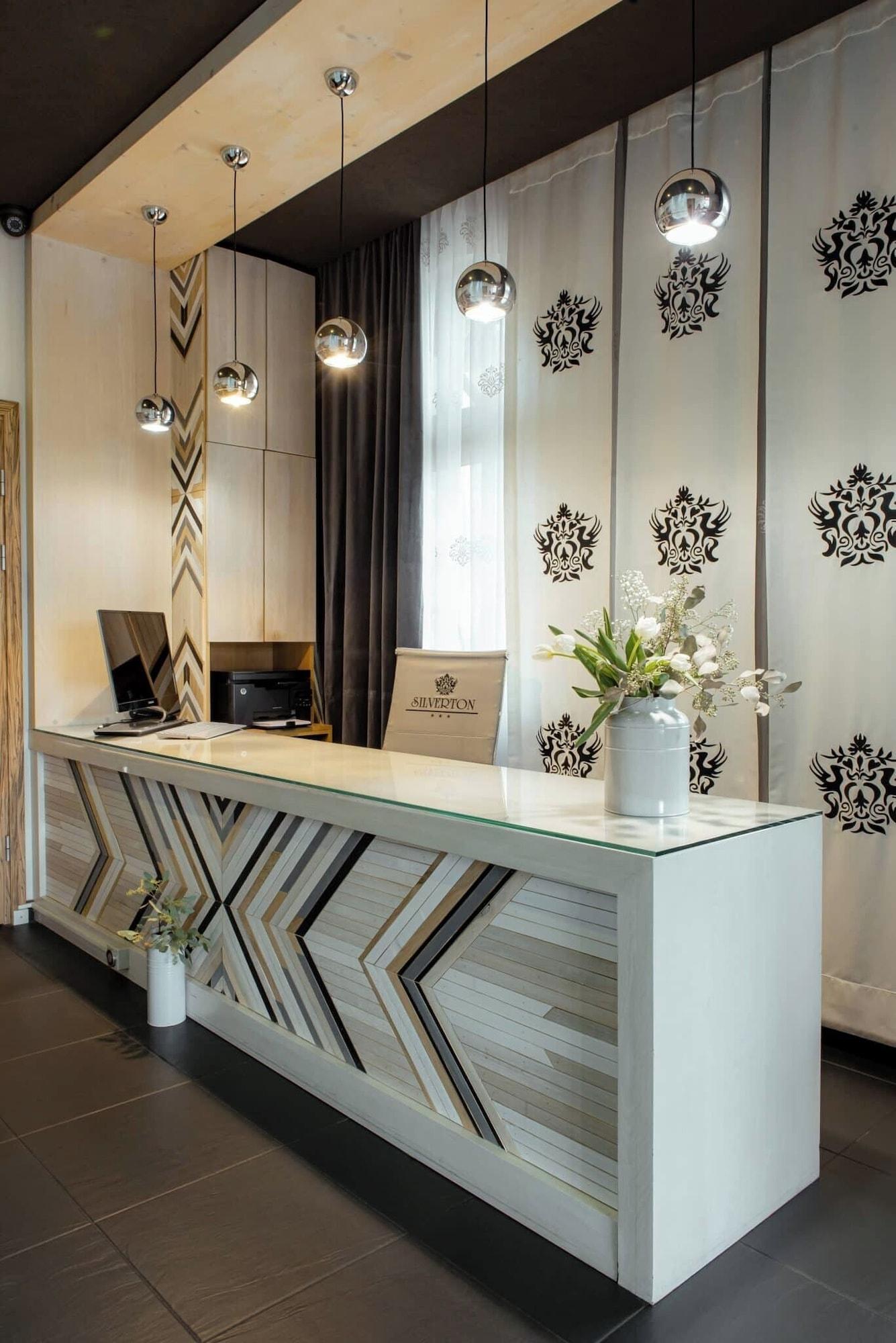 Vista Lobby Silverton