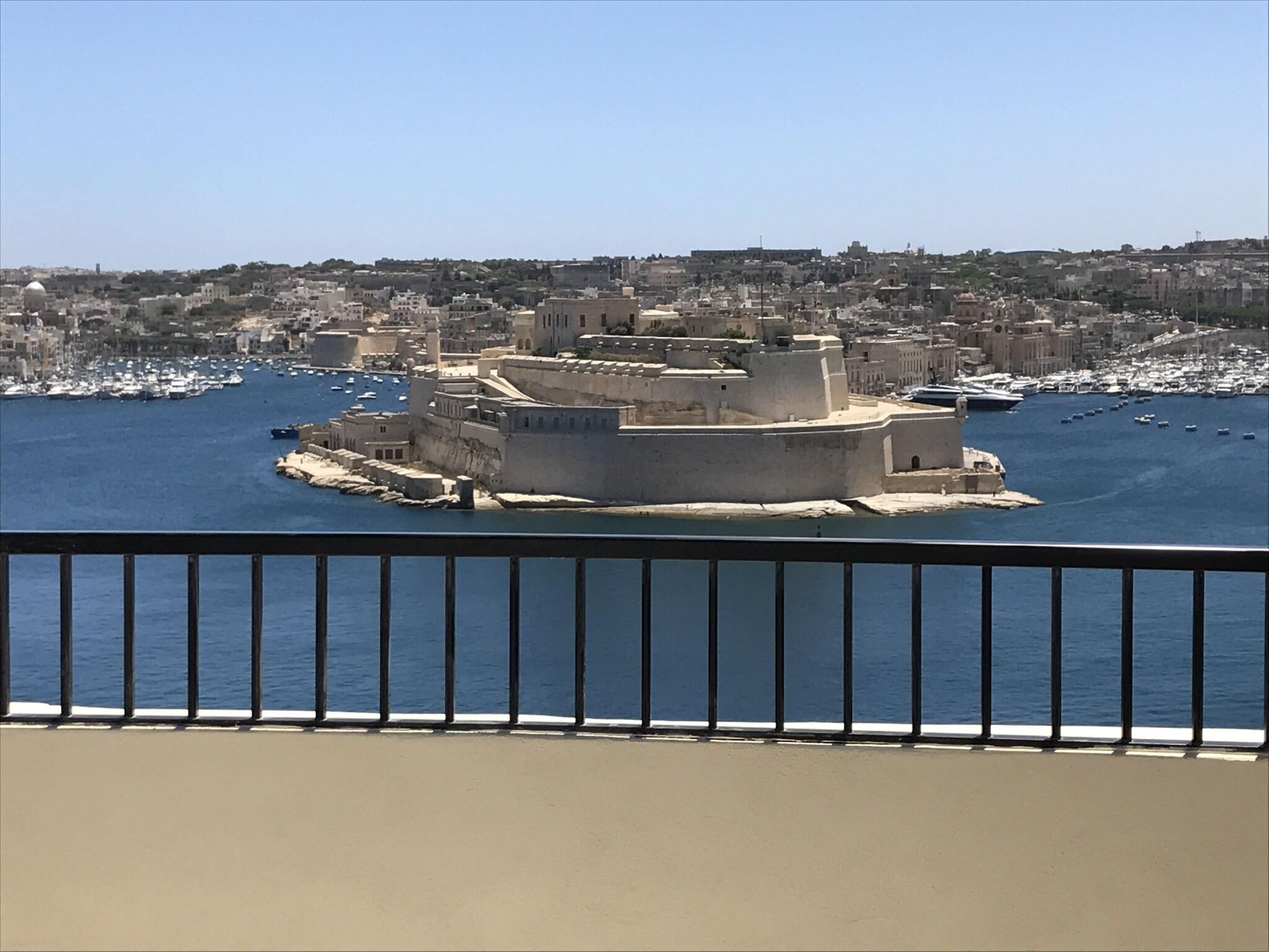 Playa Grand Harbour Hotel