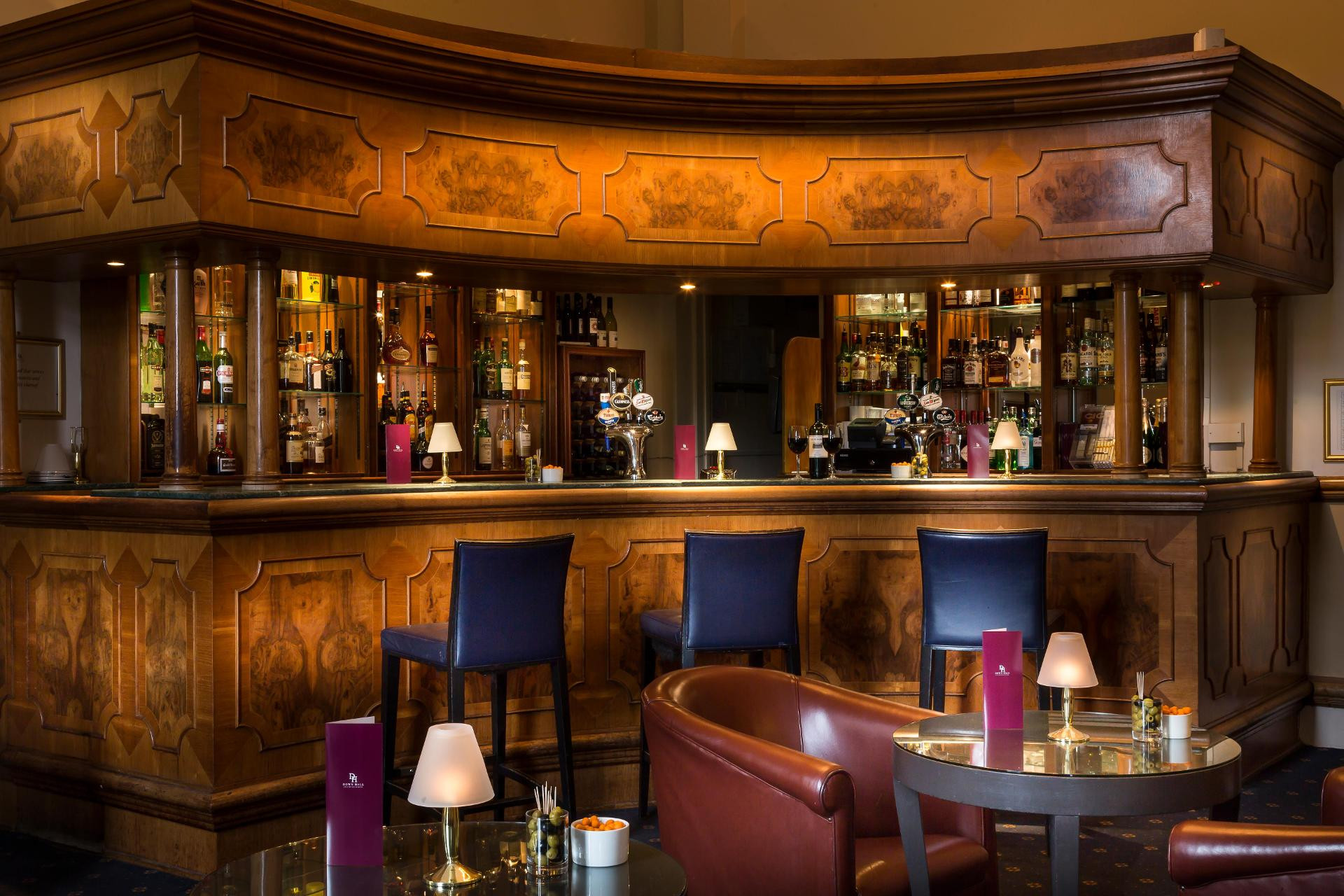 Bar/Salón Down Hall Country House