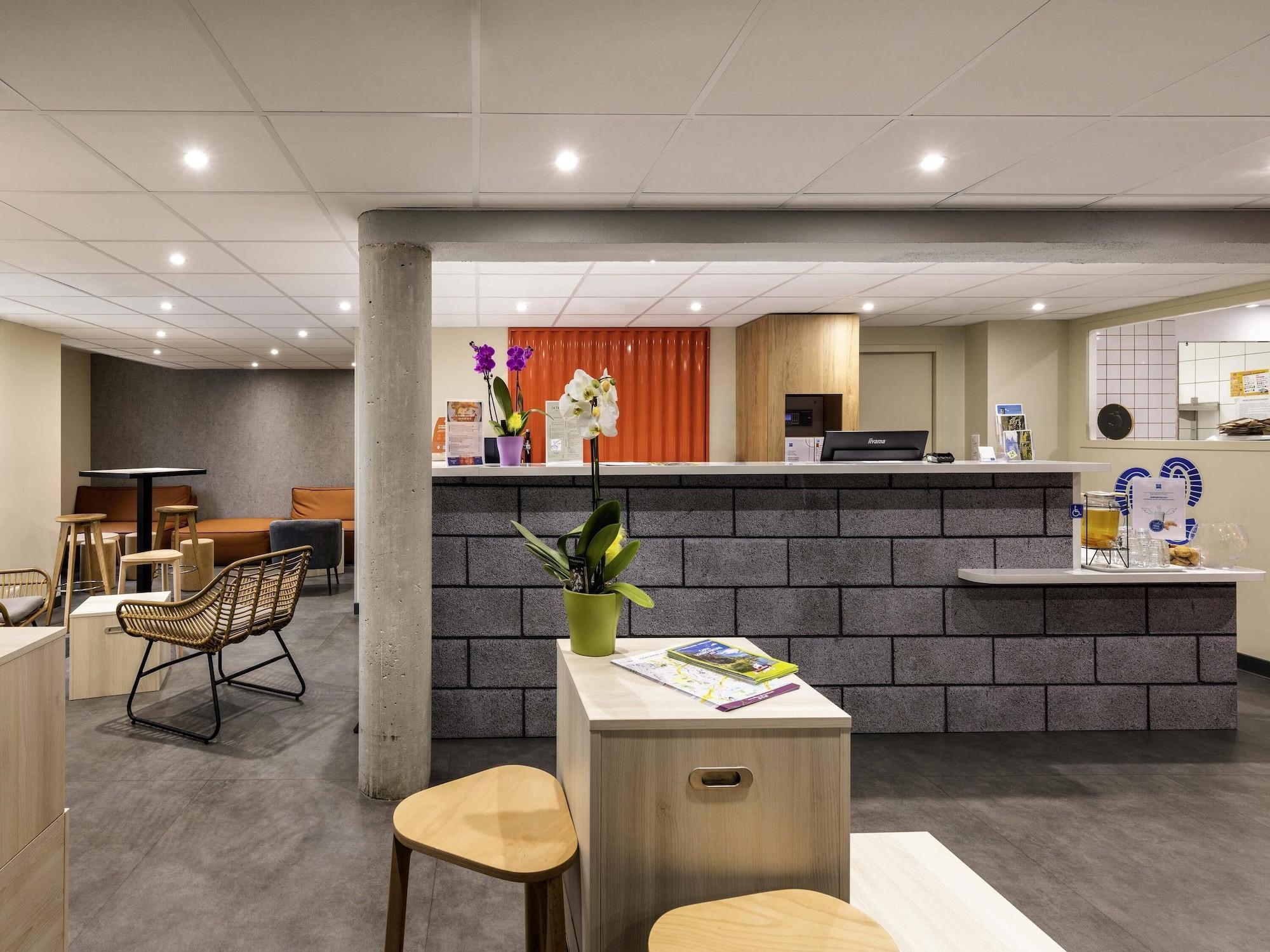 Bar/Salón Ibis Budget Millau Viaduc