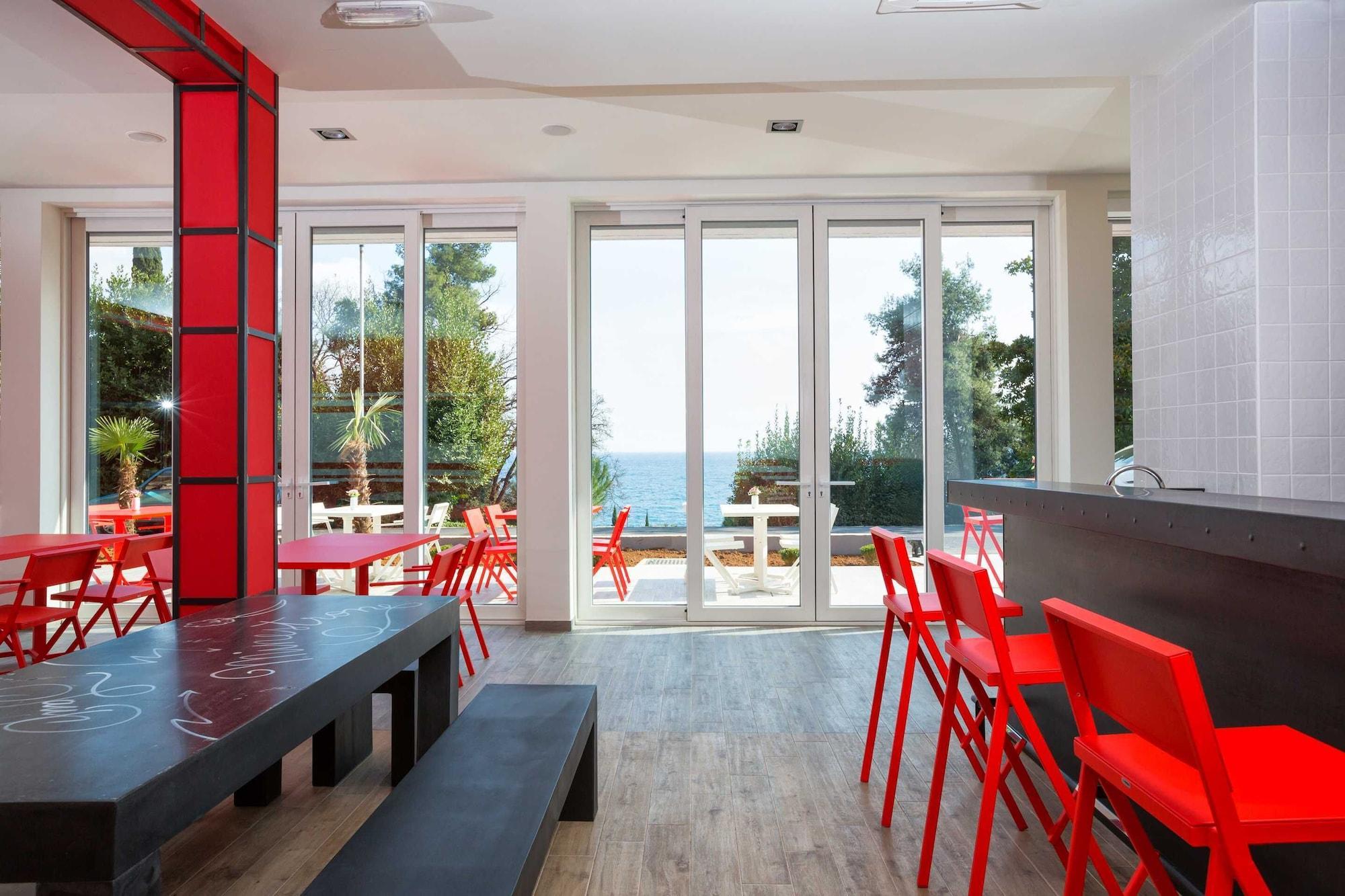 Restaurant Hostel Link
