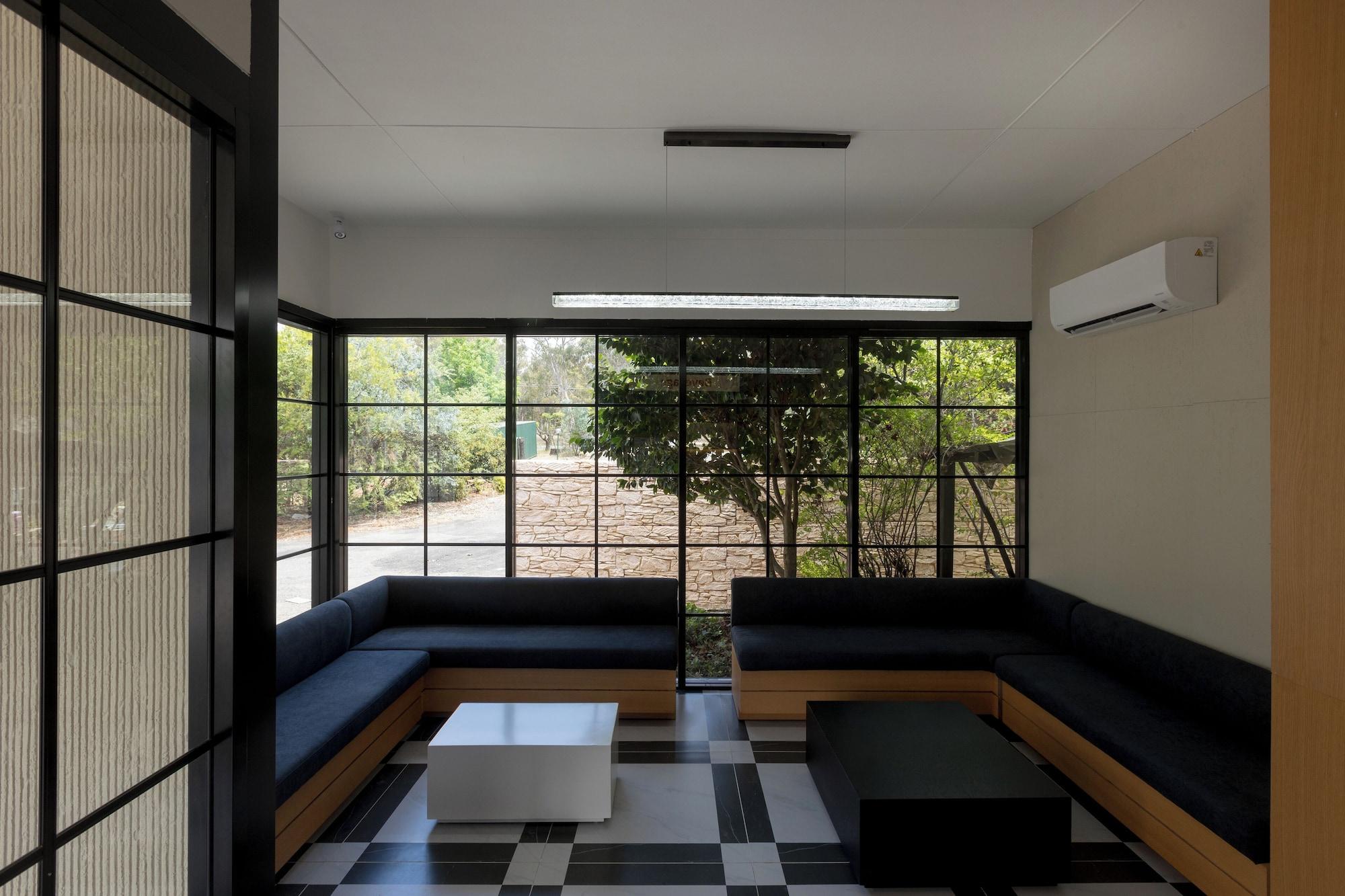 Vista Lobby Mu S Boutique Motel