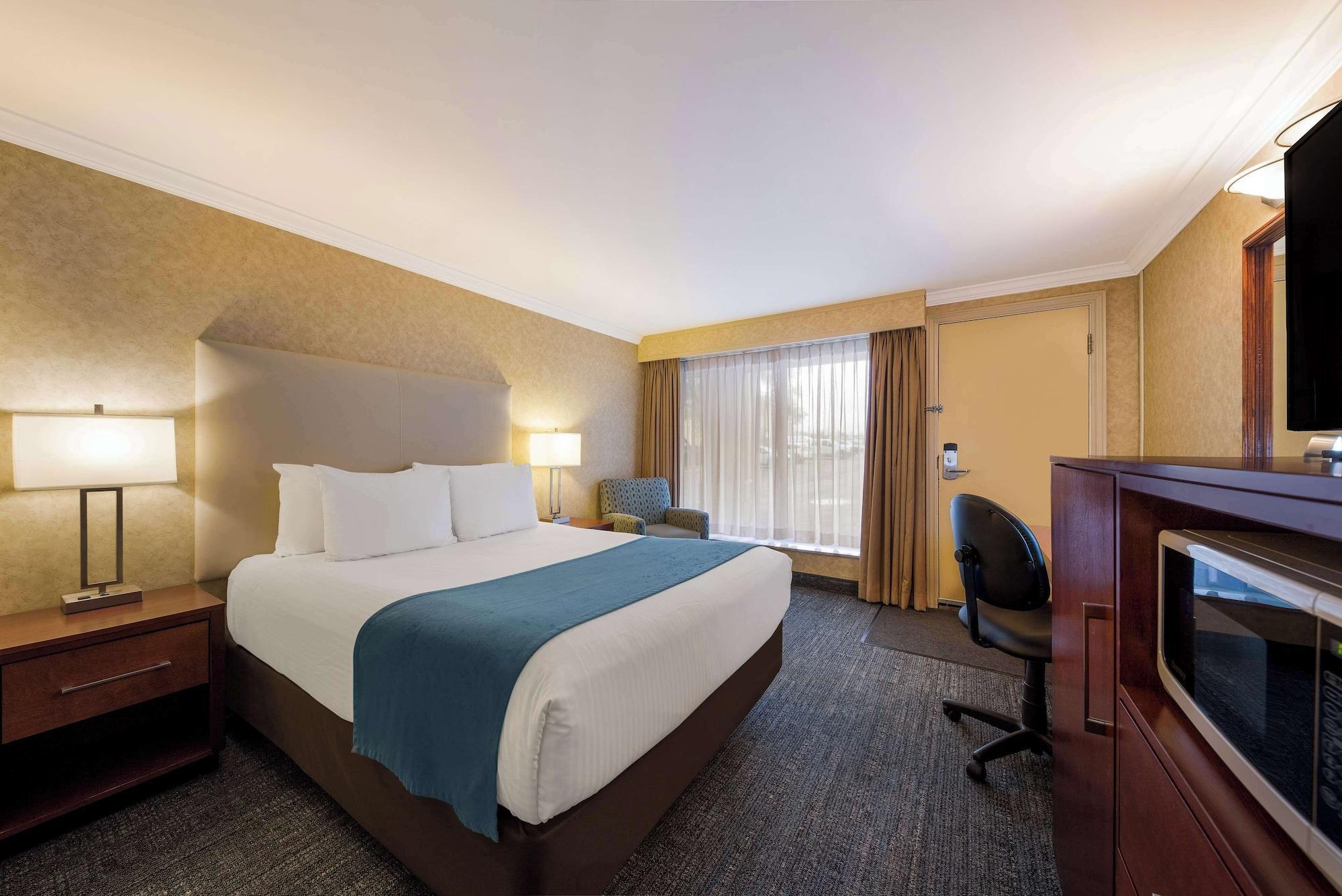 Varios Best Western Voyageur Place Hotel