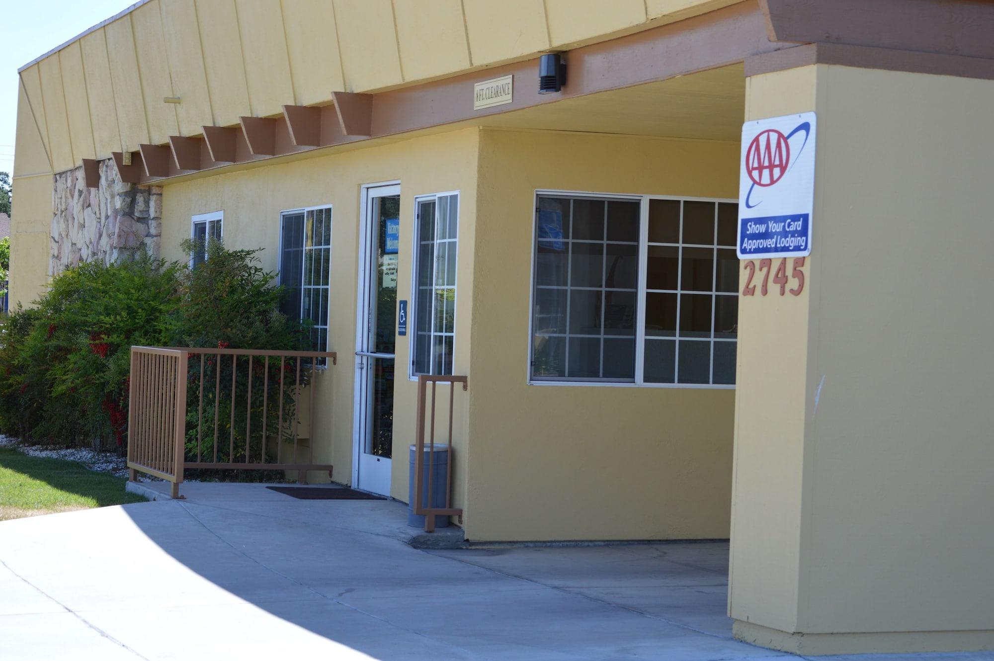 Vista Lobby Budget Inn of Paso Robles