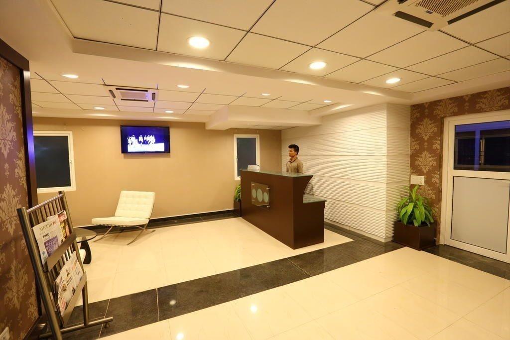 Vista Lobby Crest Executive Suites