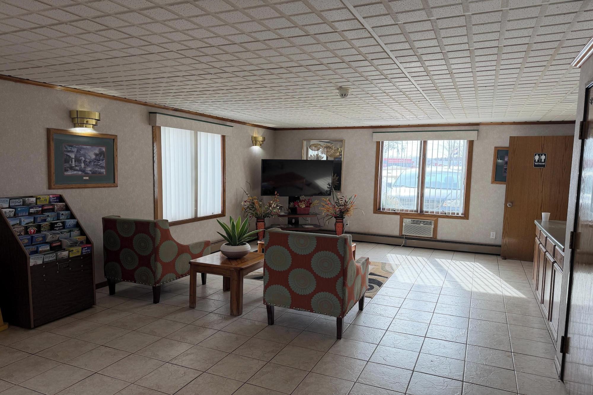 Vista Lobby Iron Mountain Inn & Suites MI US 2