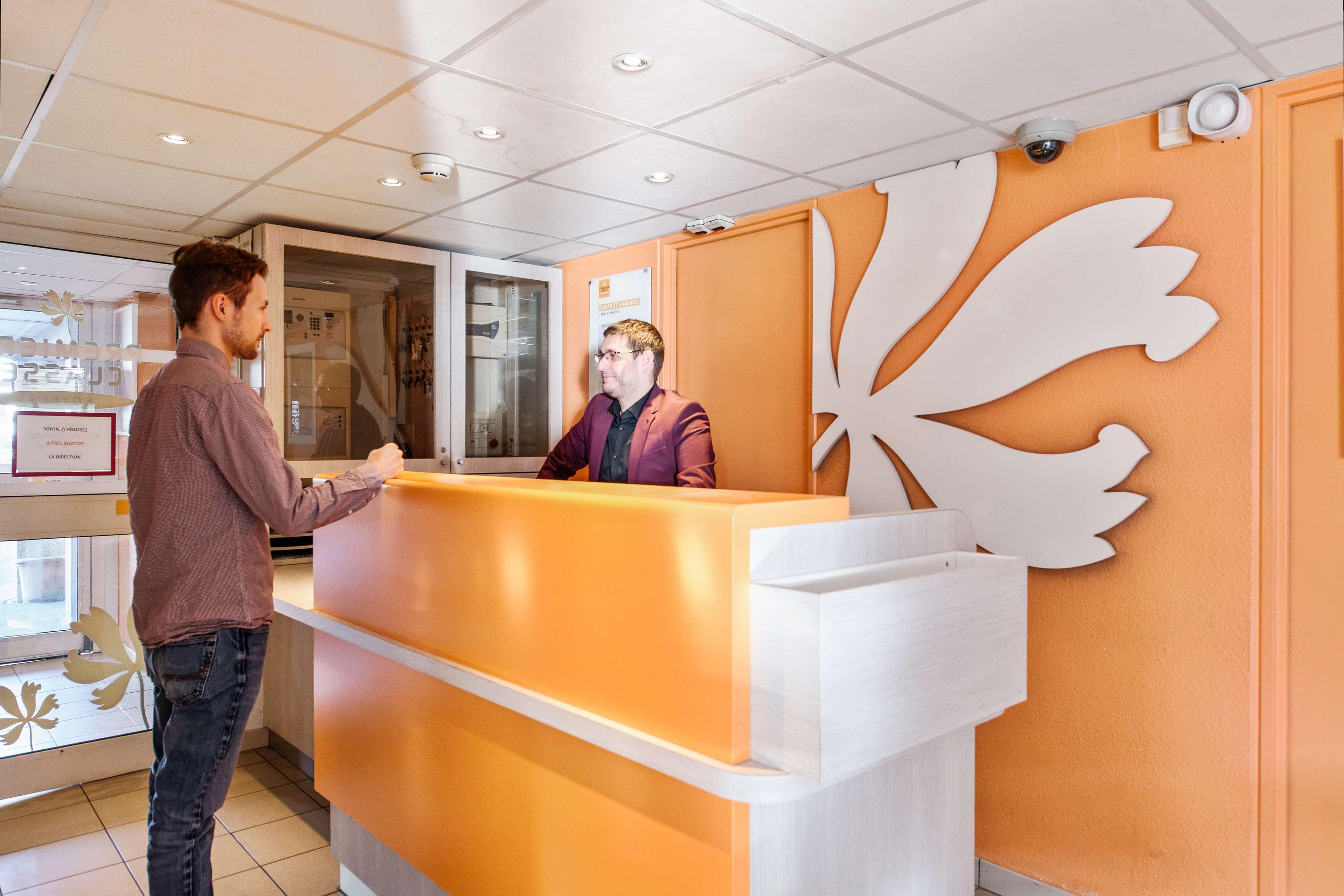 Vista Lobby Première Classe La Ville-Du-Bois