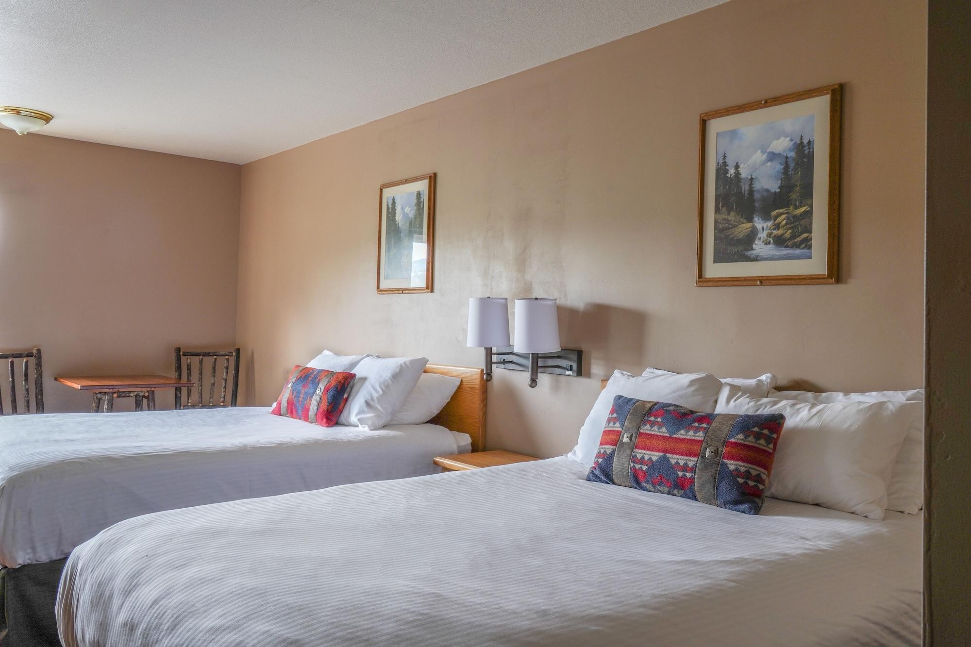 Varios Whitewater Inn