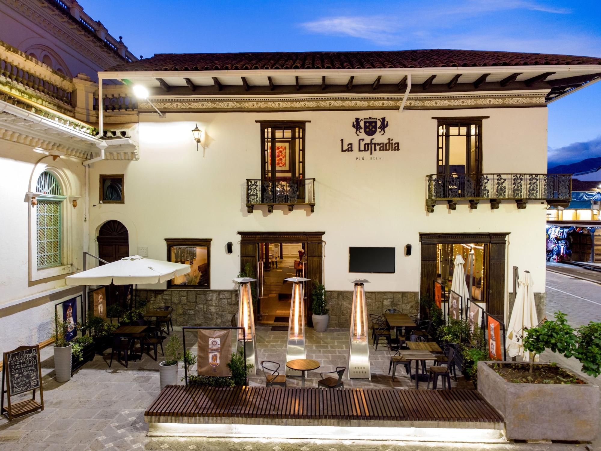 Vista Exterior Hotel La Cofradía Pub House