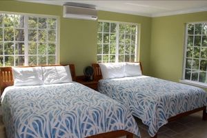 Alquiler Vacacional - Safe Hilltop Villa in Gated Community on Main Island(Colon) 5 minutes from Town