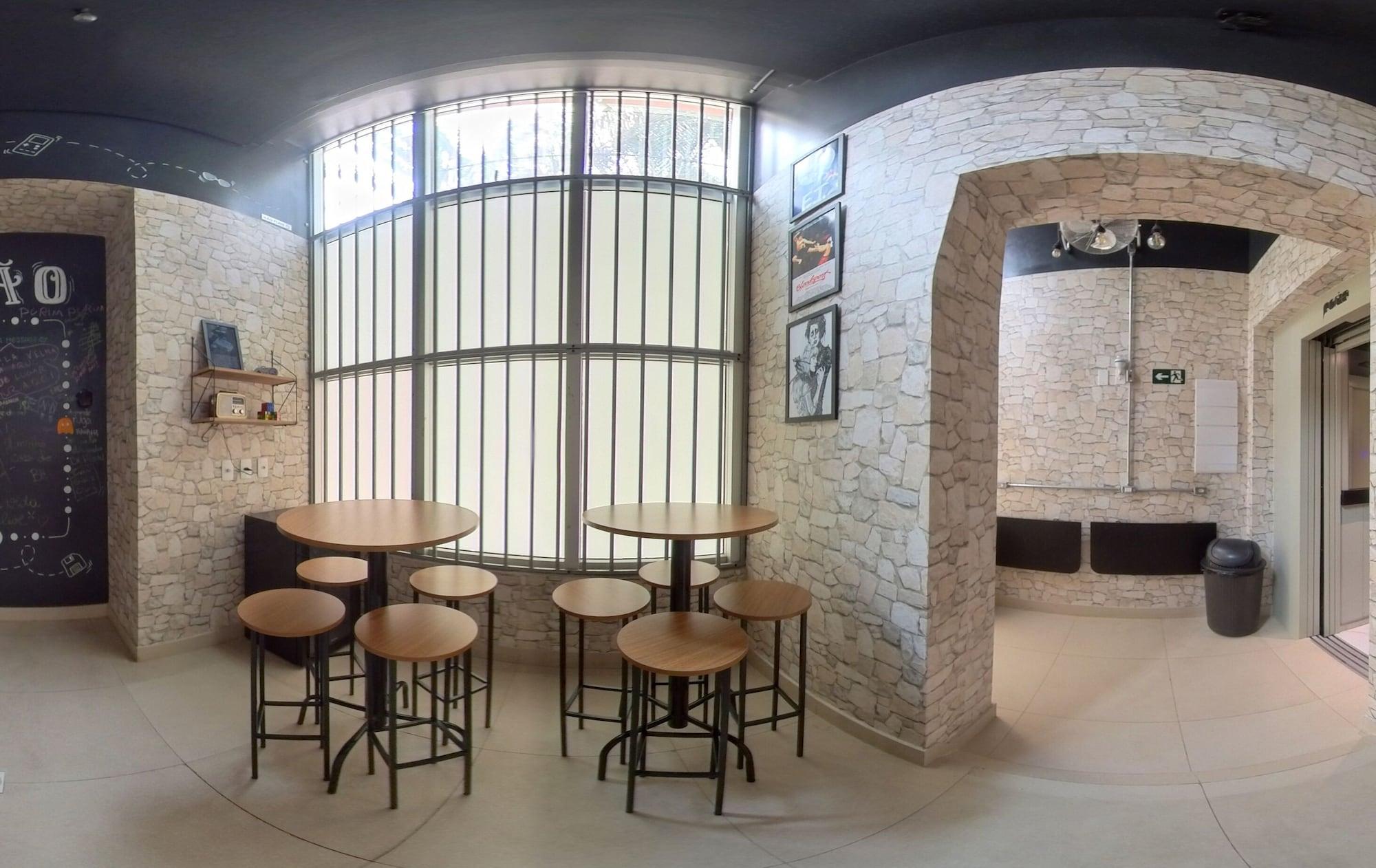 Bar/Salón Br Hostel
