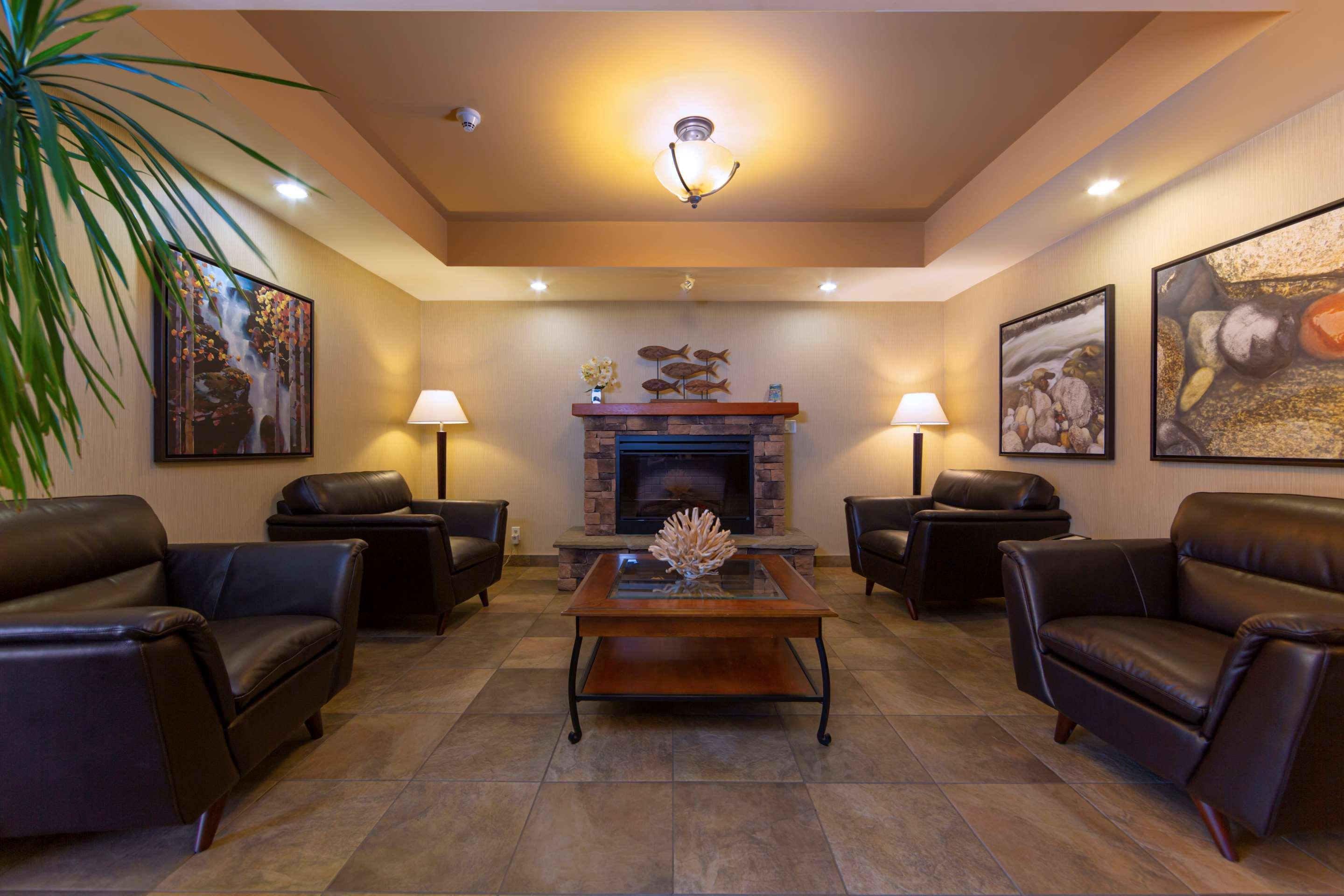 Vista Lobby Bayview Hotel