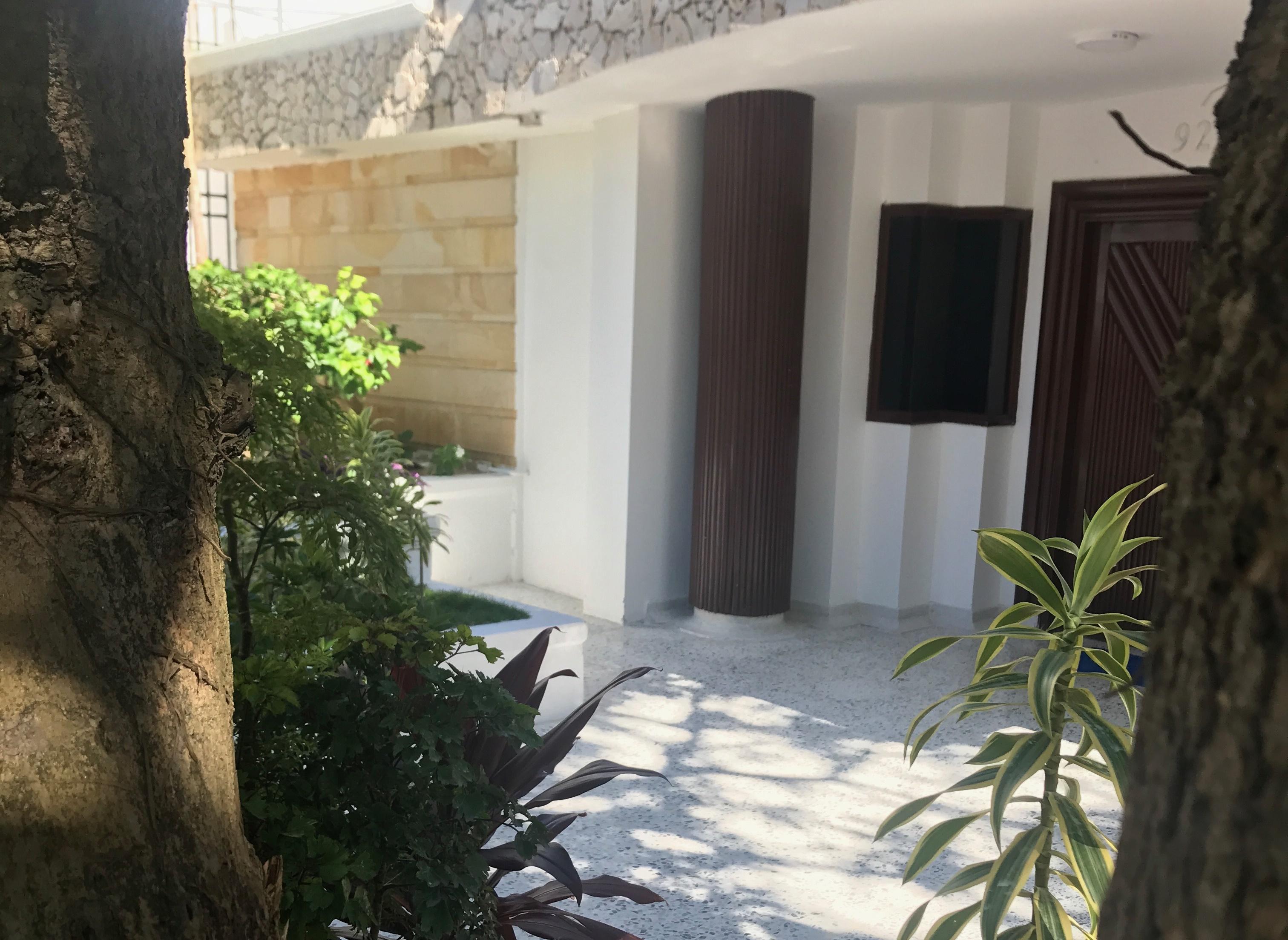 Vista Exterior Hostal House 92