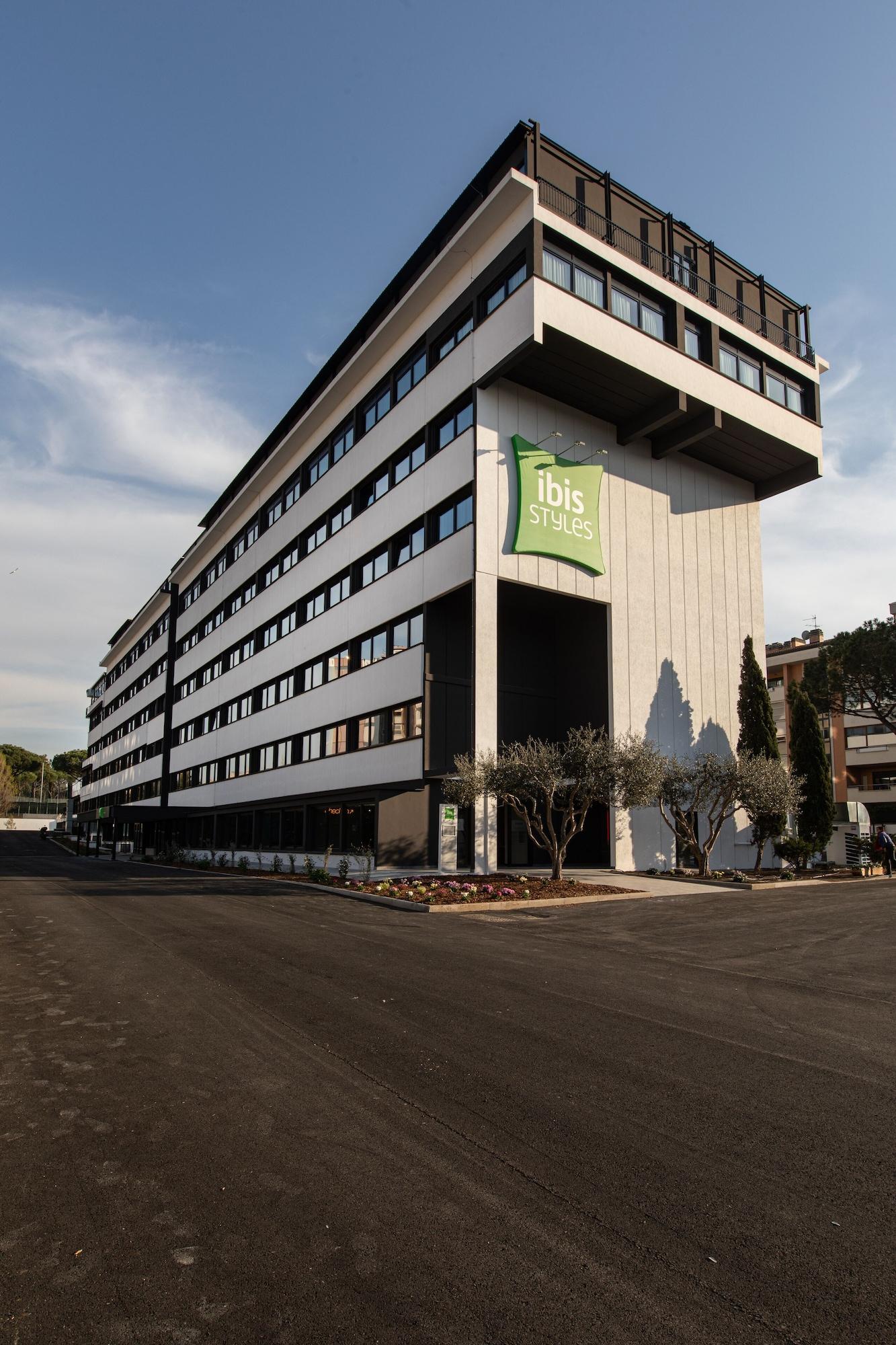 Vista Exterior ibis Styles Roma Aurelia