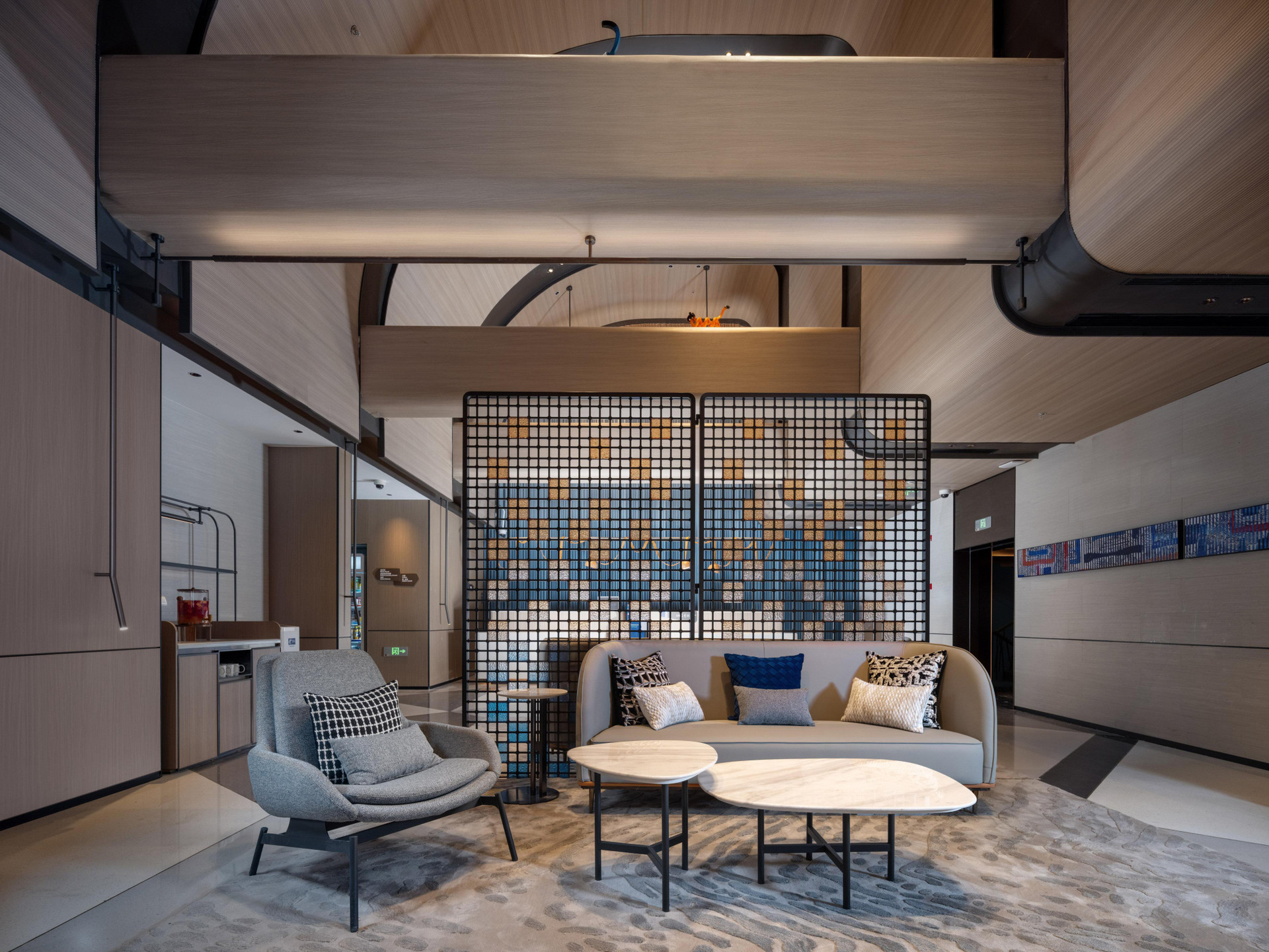 Vista Lobby Holiday Inn Express Shanghai On The Bund