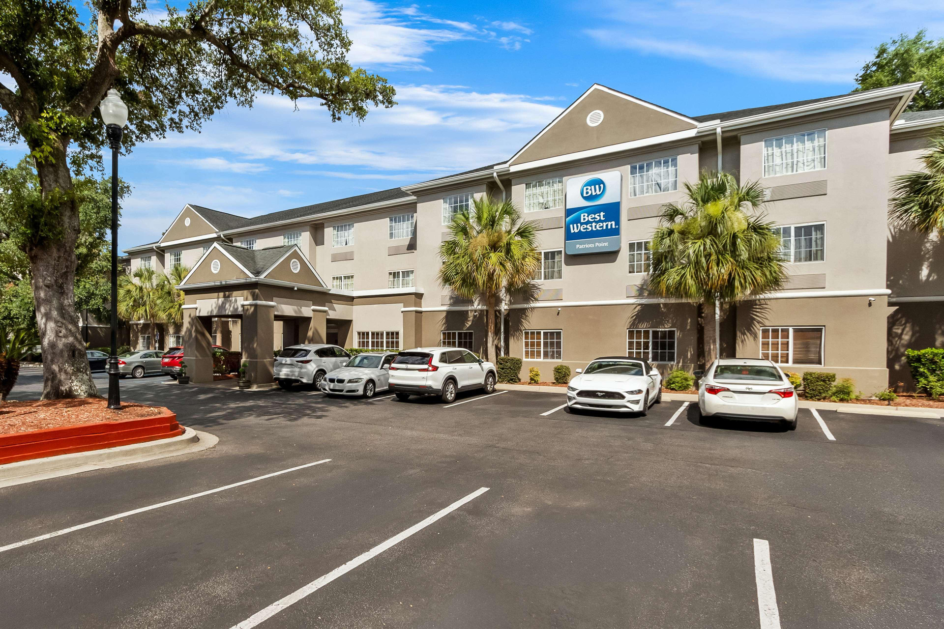 Vista Exterior Best Western Patriots Point