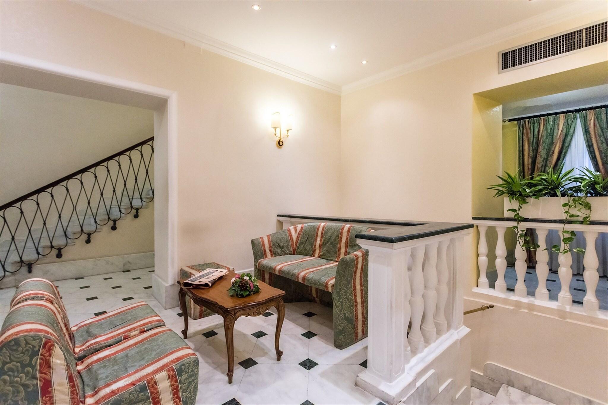 Vista Lobby Raeli Hotel Floridia