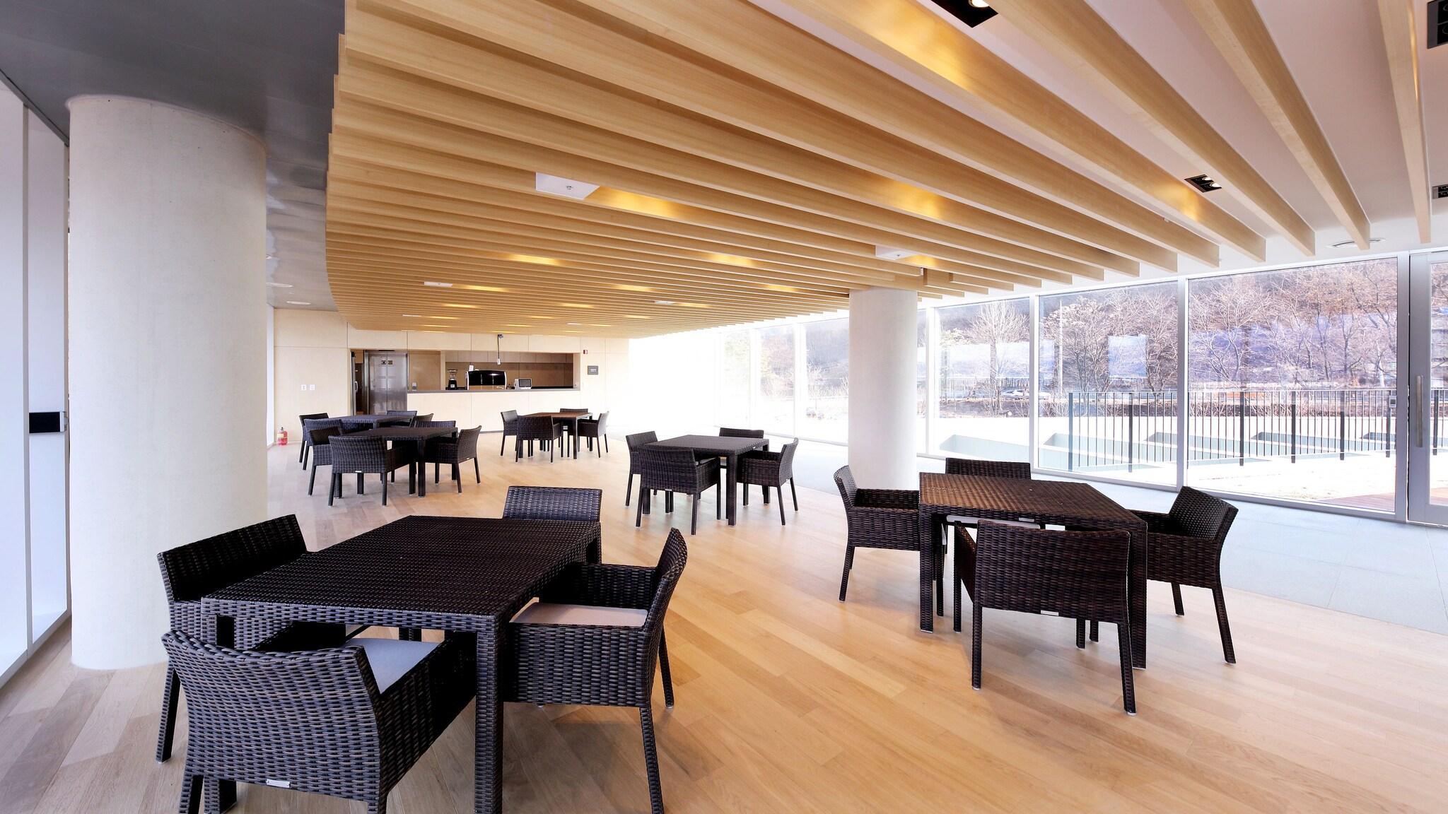 Bar/Salón Midas Hotel & Resort