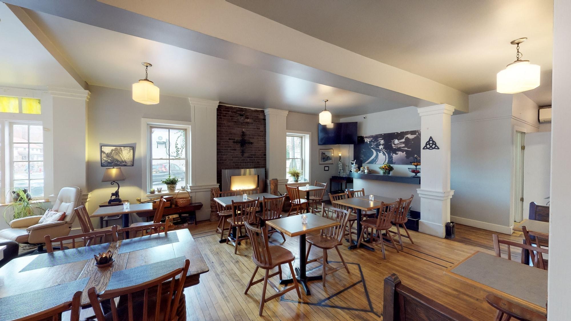Restaurant The 1850 House Inn and Tavern