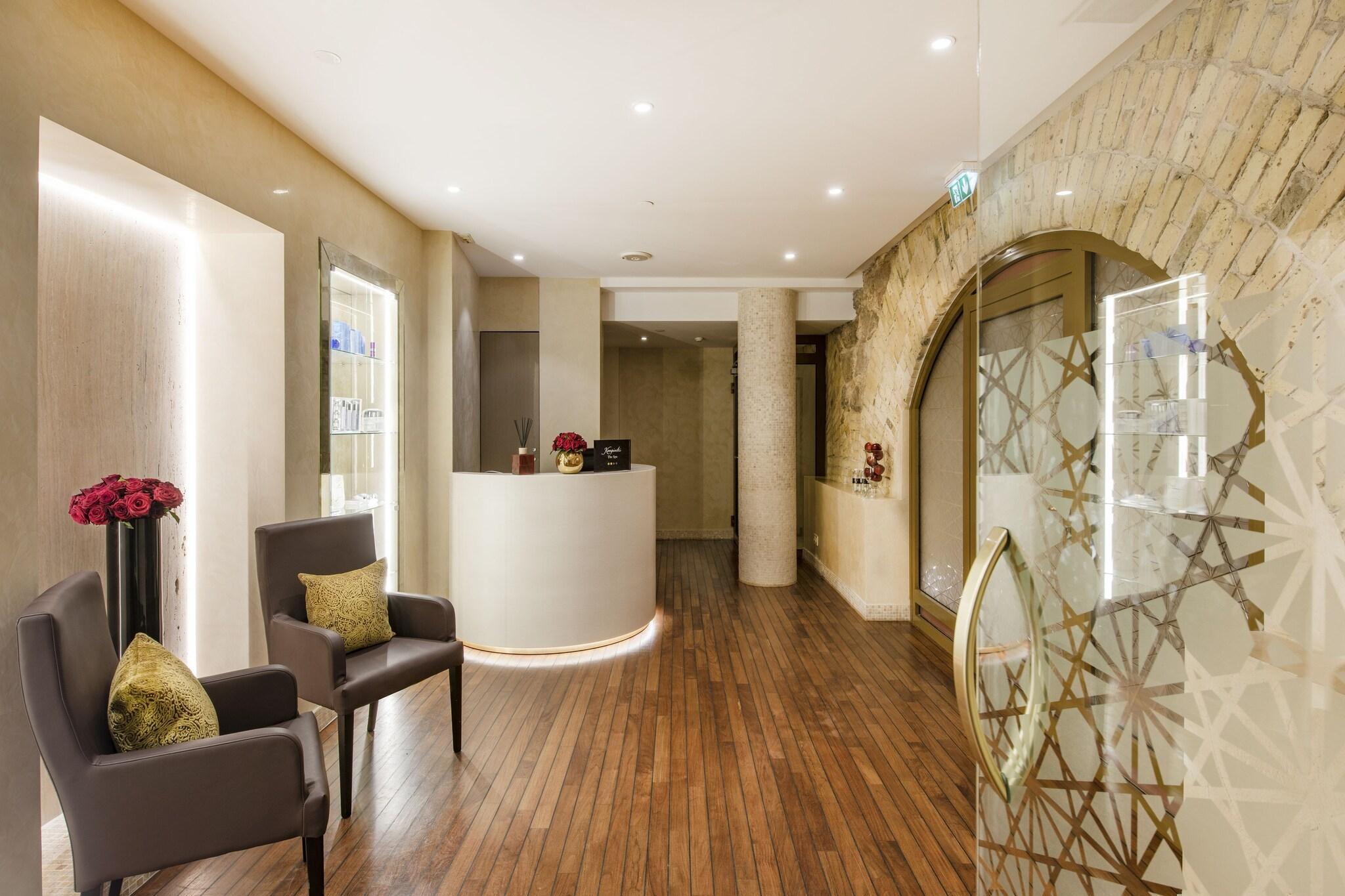 Spa Grand Hotel Vilnius, Curio Collection by Hilton