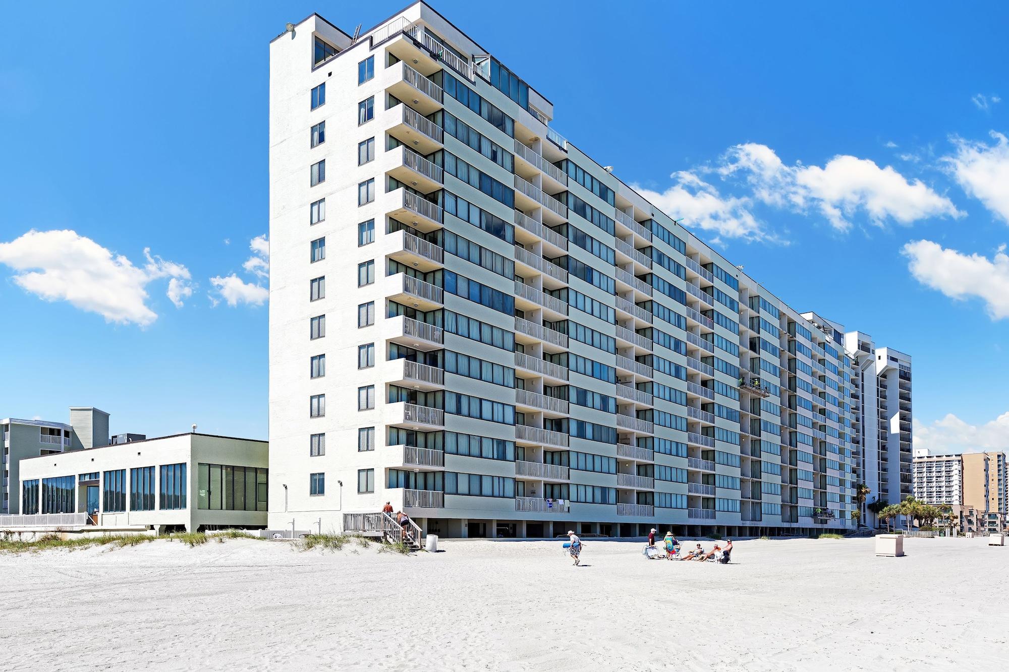 Vista Exterior Sands Beach Club Resort