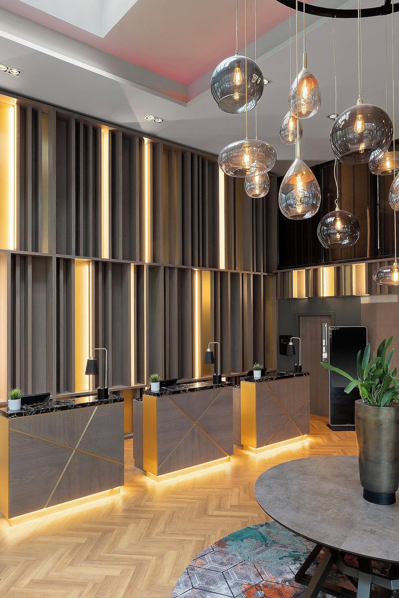 Vista Lobby Leonardo Royal London Tower Bridge