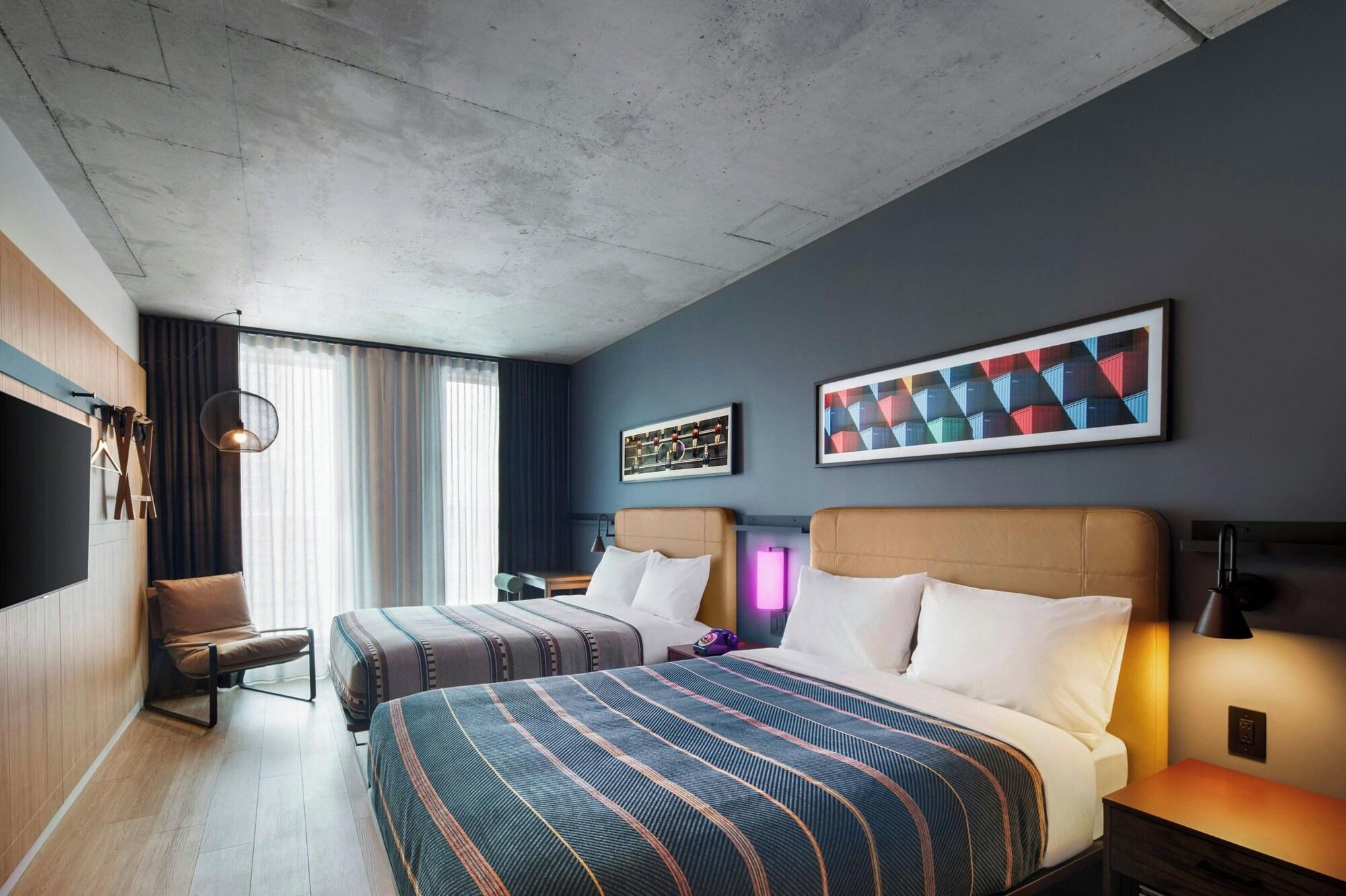 Varios Moxy Ottawa Downtown