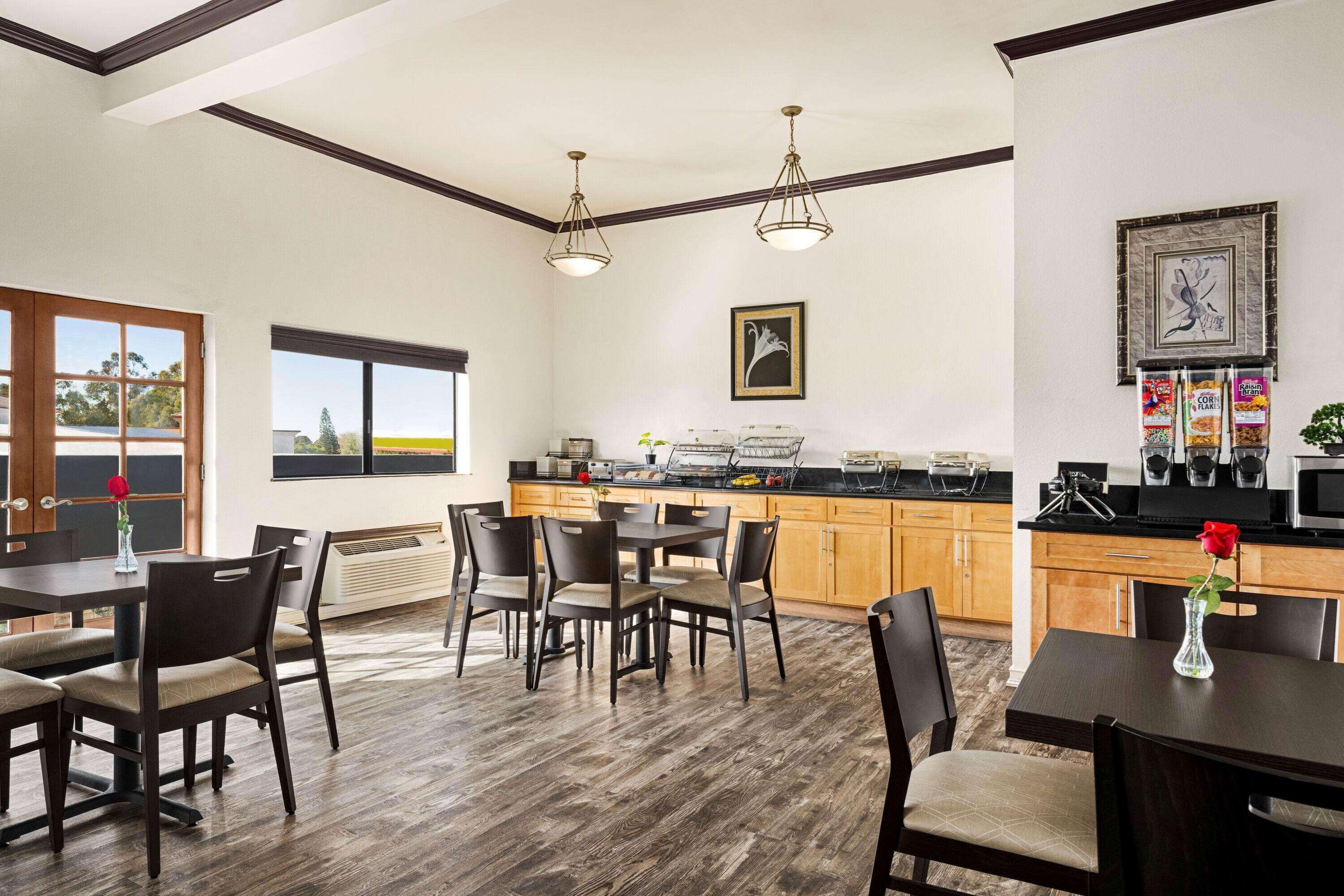 Restaurant Baymont by Wyndham Monterey Park