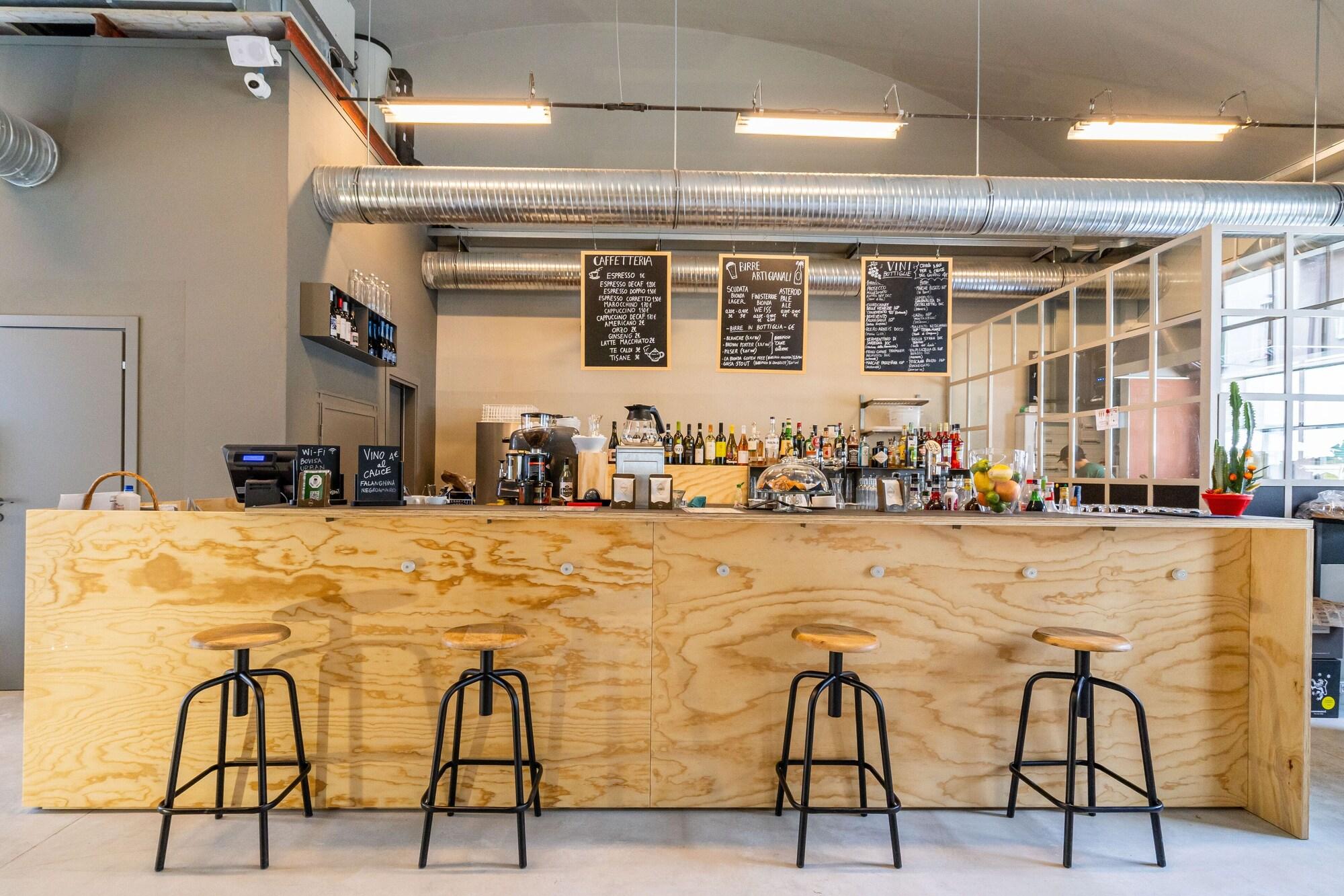 Bar/Salón Bovisa Urban Garden