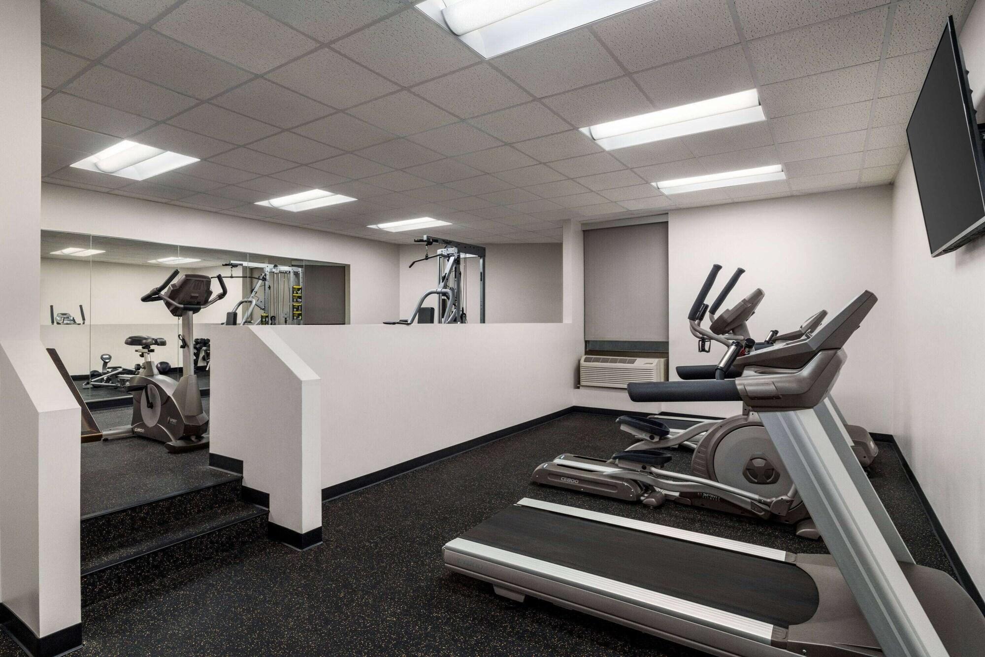 Gimnasio AmericInn by Wyndham Rochester Near Mayo Clinic