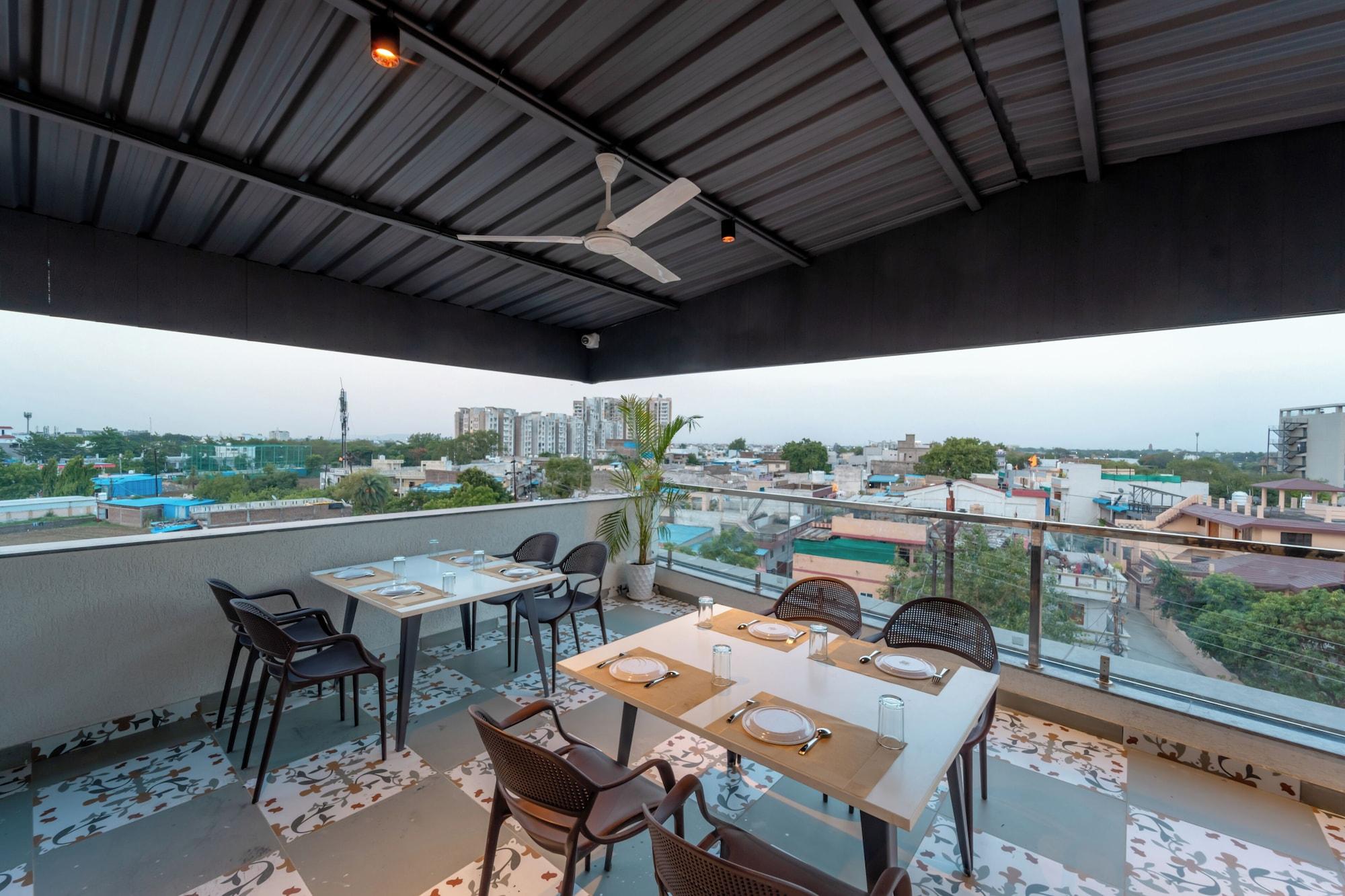 Restaurant Aceotel Select Sarvagya Nipania -  A Luxury Boutique Hotel