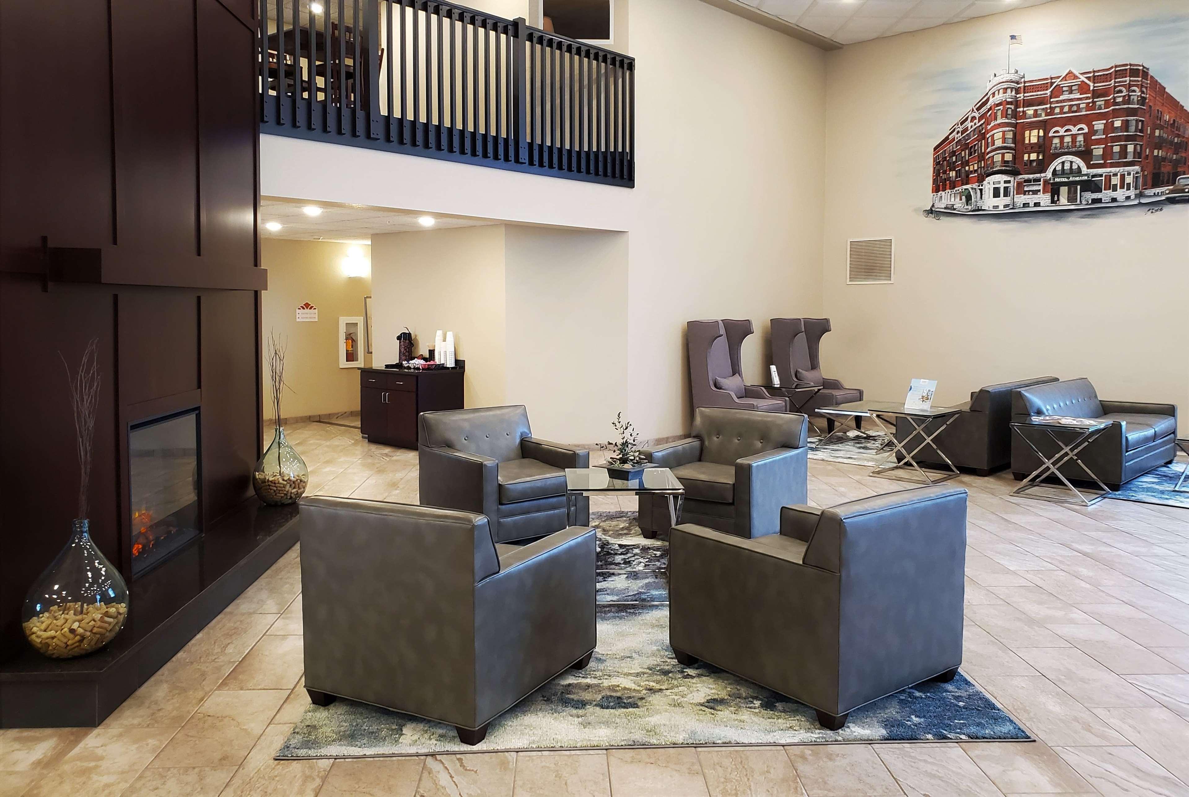 Vista Lobby Cobblestone Suites Oshkosh