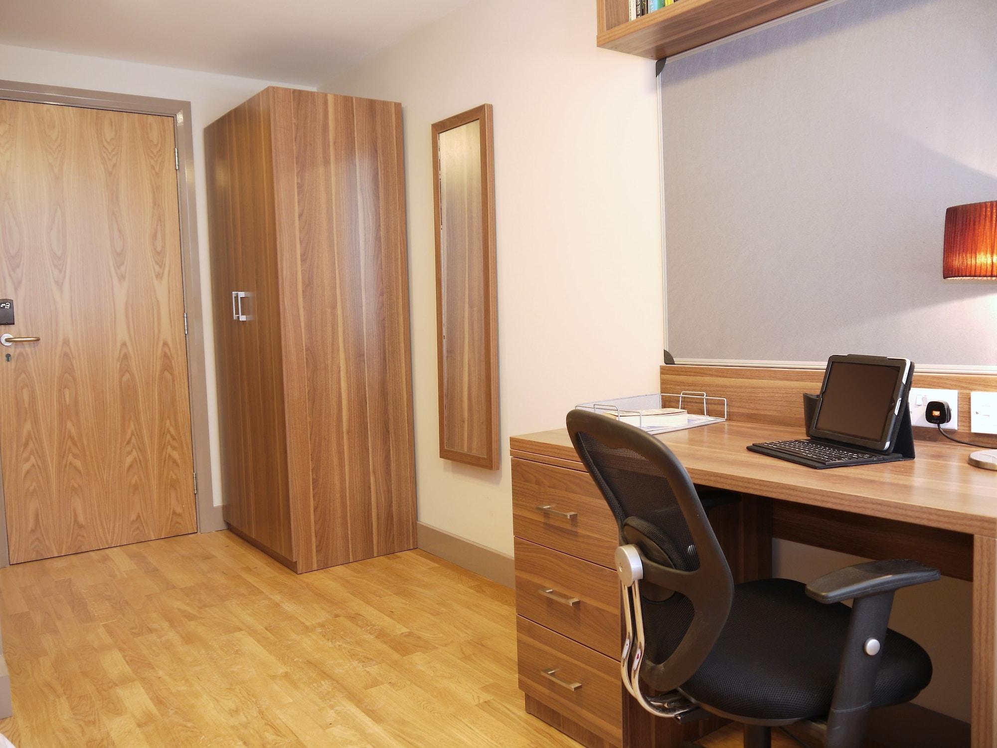 Set de Habitación Britannia Study Hotel