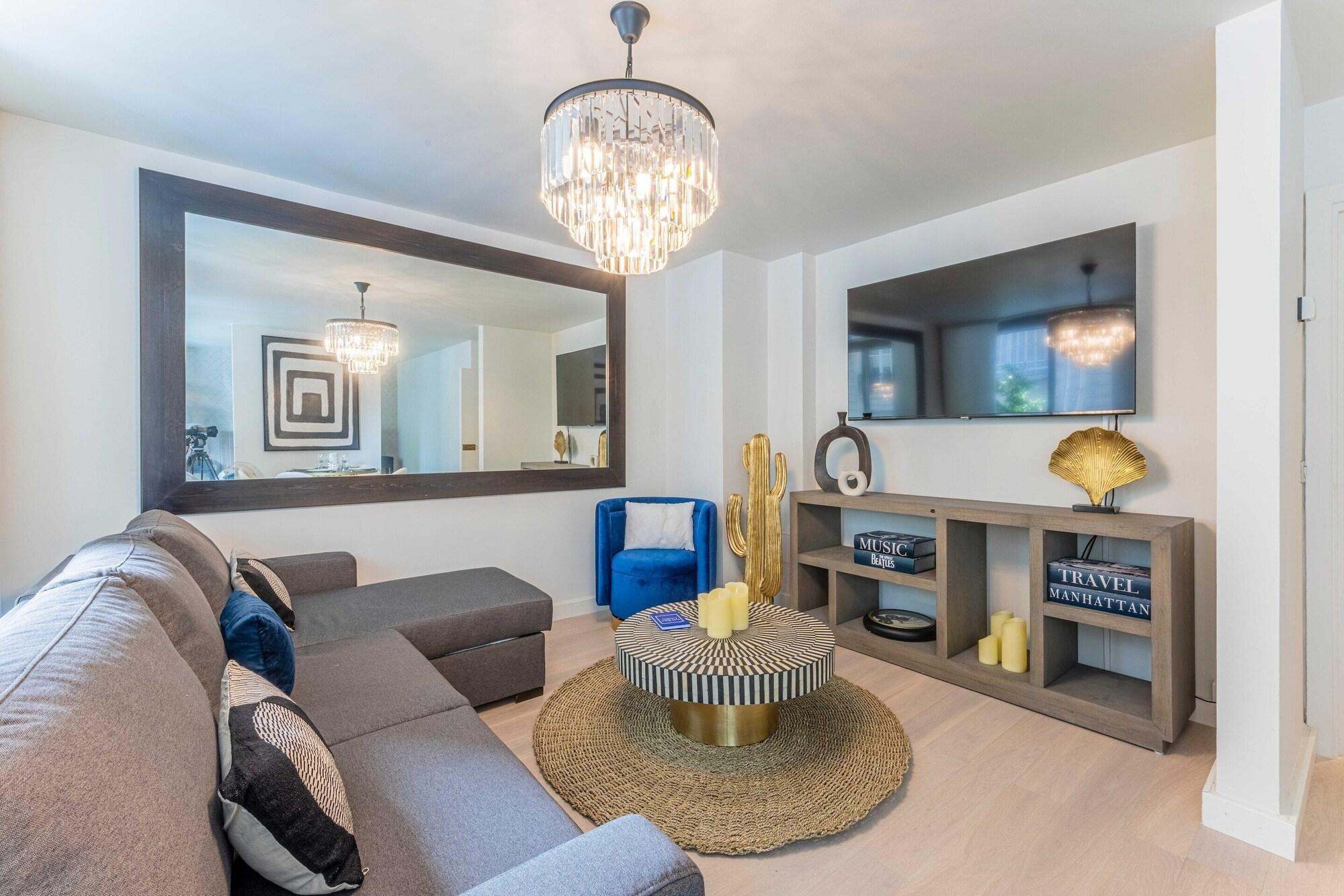 Varios Cozy Apartment ac. Balcony - 1br/4p - Eiffel Tower