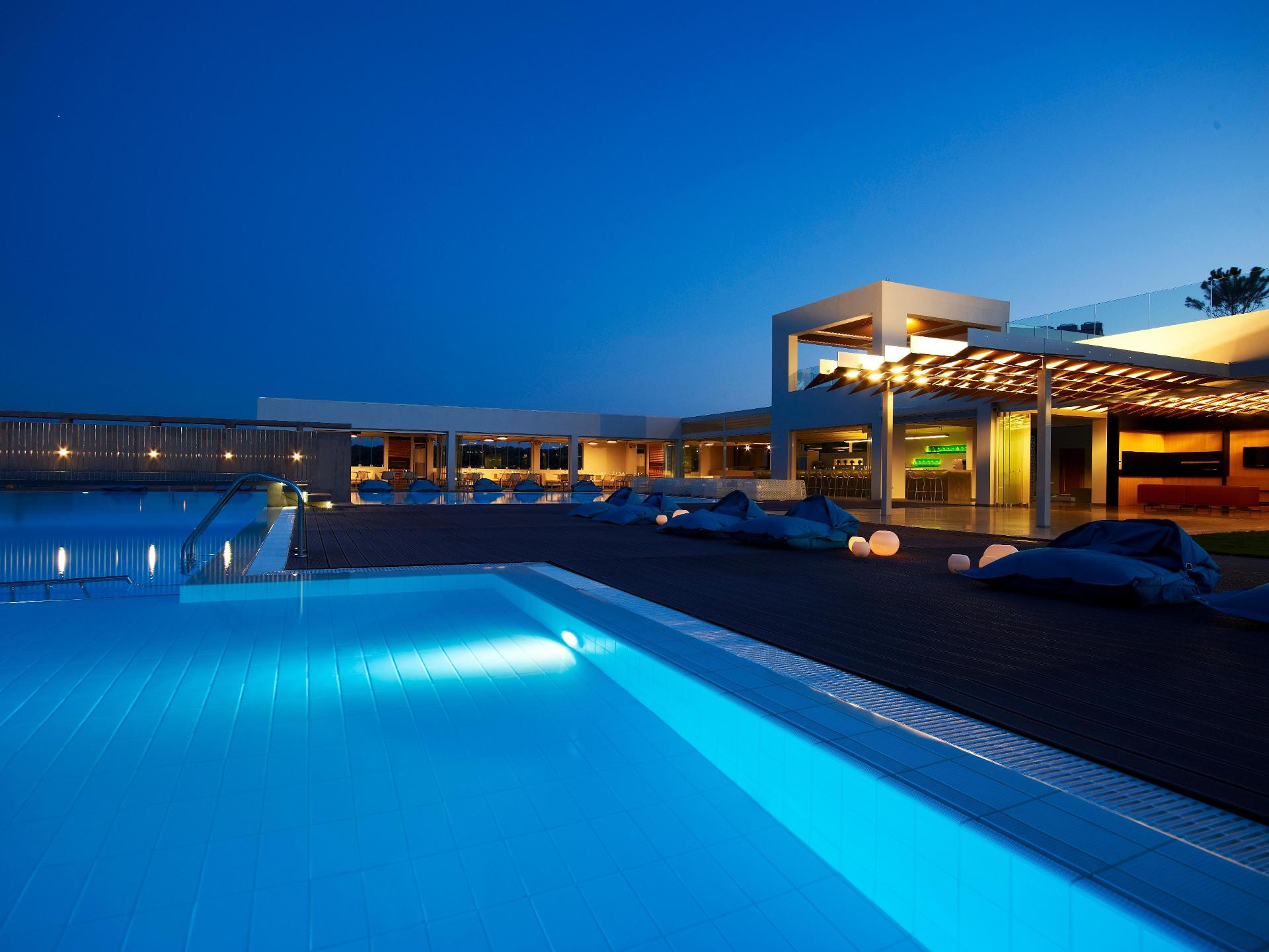 Vista Piscina Thalatta Seaside Hotel