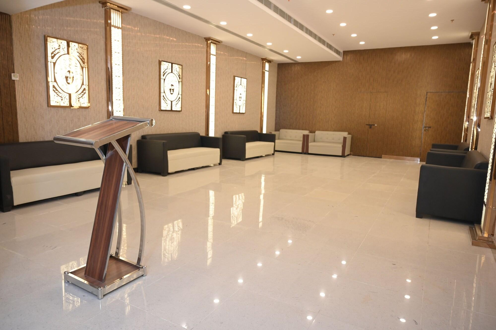 Salón de Baile Ayaan Residency