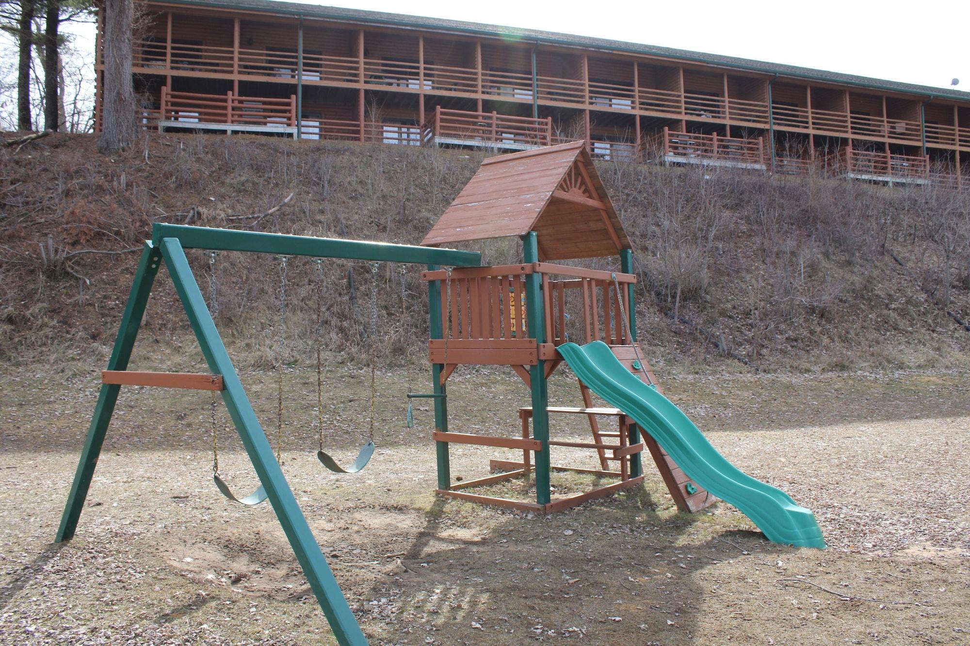 Instalaciones Recreativas Cedar Lodge and Settlement