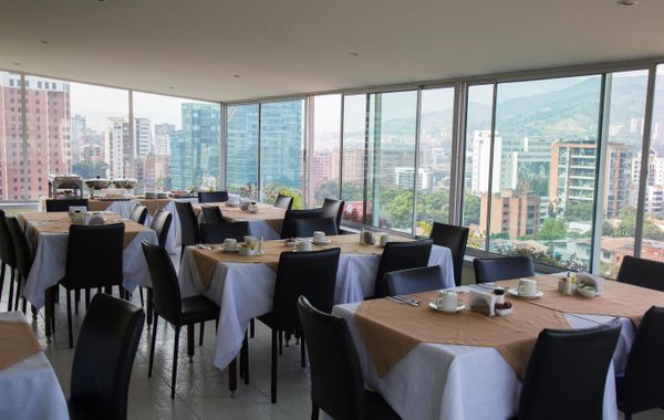 Aparta Suites Torre Poblado