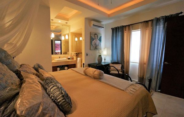 AMAZING 5* 1BR 2BA 5min to Beach FAB rooftop pool & jacuzzi by restaurant row. - Hoteles con jacuzzi en Puerto Vallarta, México