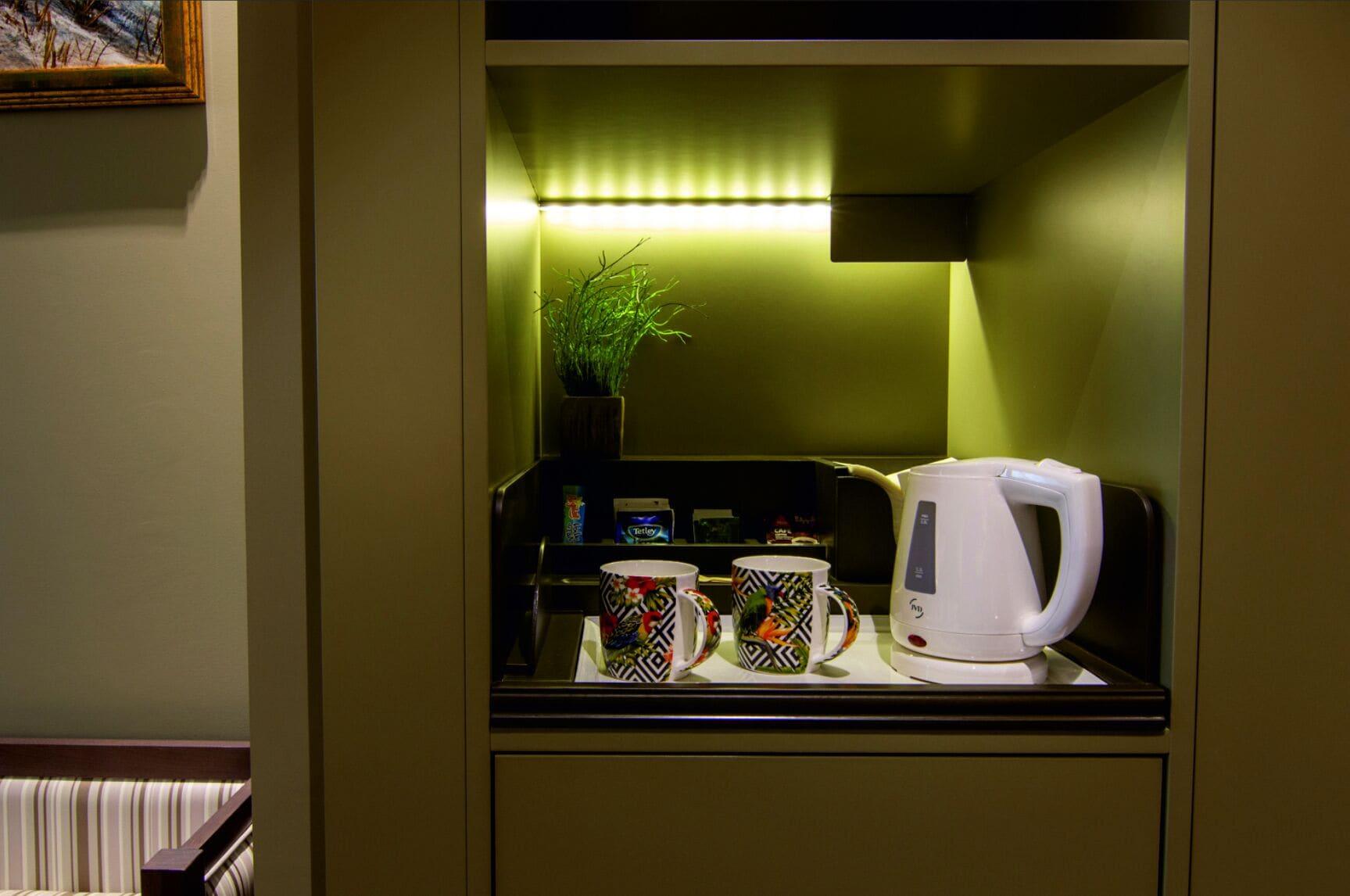 Set de Habitación Hotel Jaguar Oporto - Airport to Hotel and City Center and Vice-Versa is a Free and Continuous Shuttle Service from 7AM to 8PM