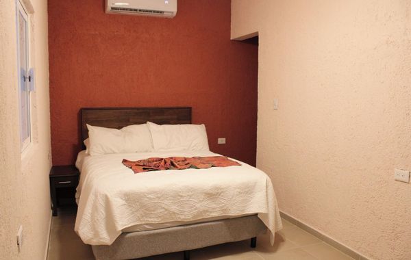 Casa Mimosa-7BR 9BA-Private Beach...Ask about last minute deals! - Hoteles con jacuzzi en Isla Mujeres, México
