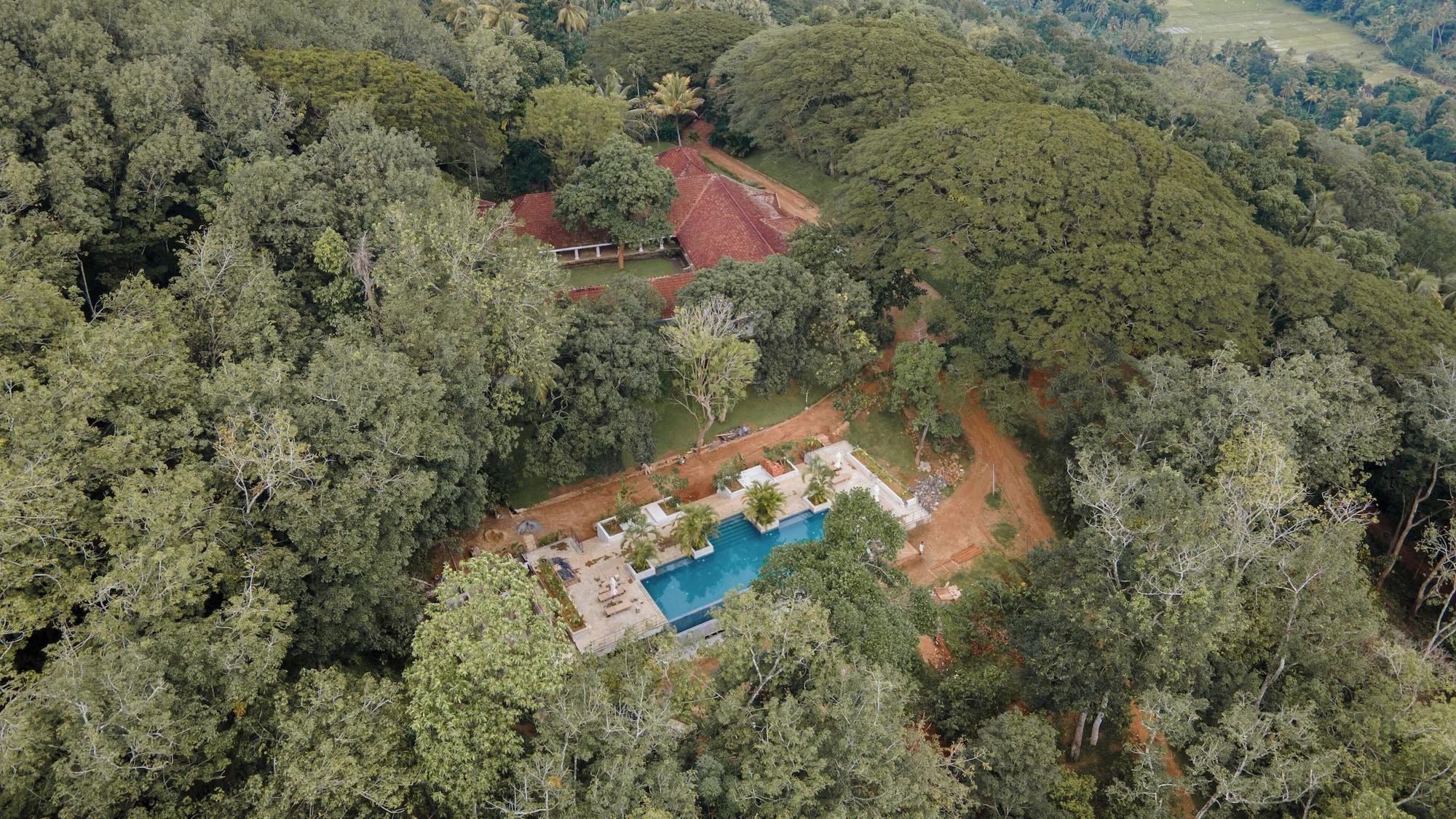 Varios Clodagh Manor House by Seven Angels