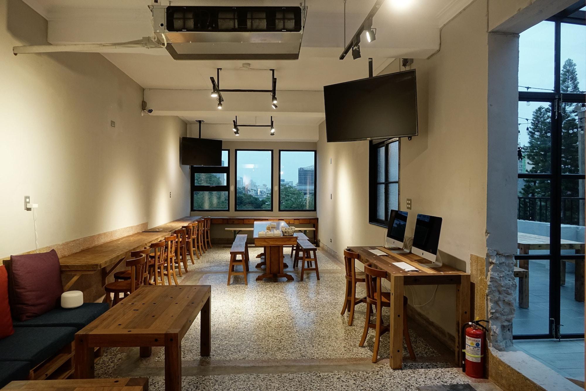 Restaurant CaoJi Book inn Hostel