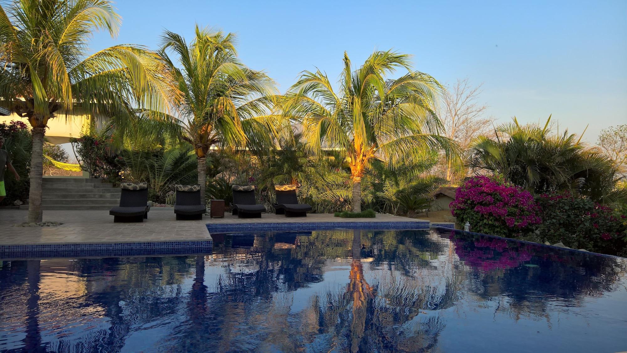 Varios Soma Surf Resort