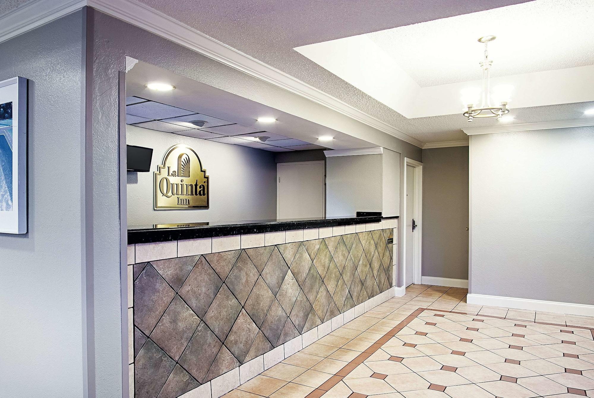 Vista Lobby La Quinta Inn by Wyndham West Palm Beach - Florida Turnpike